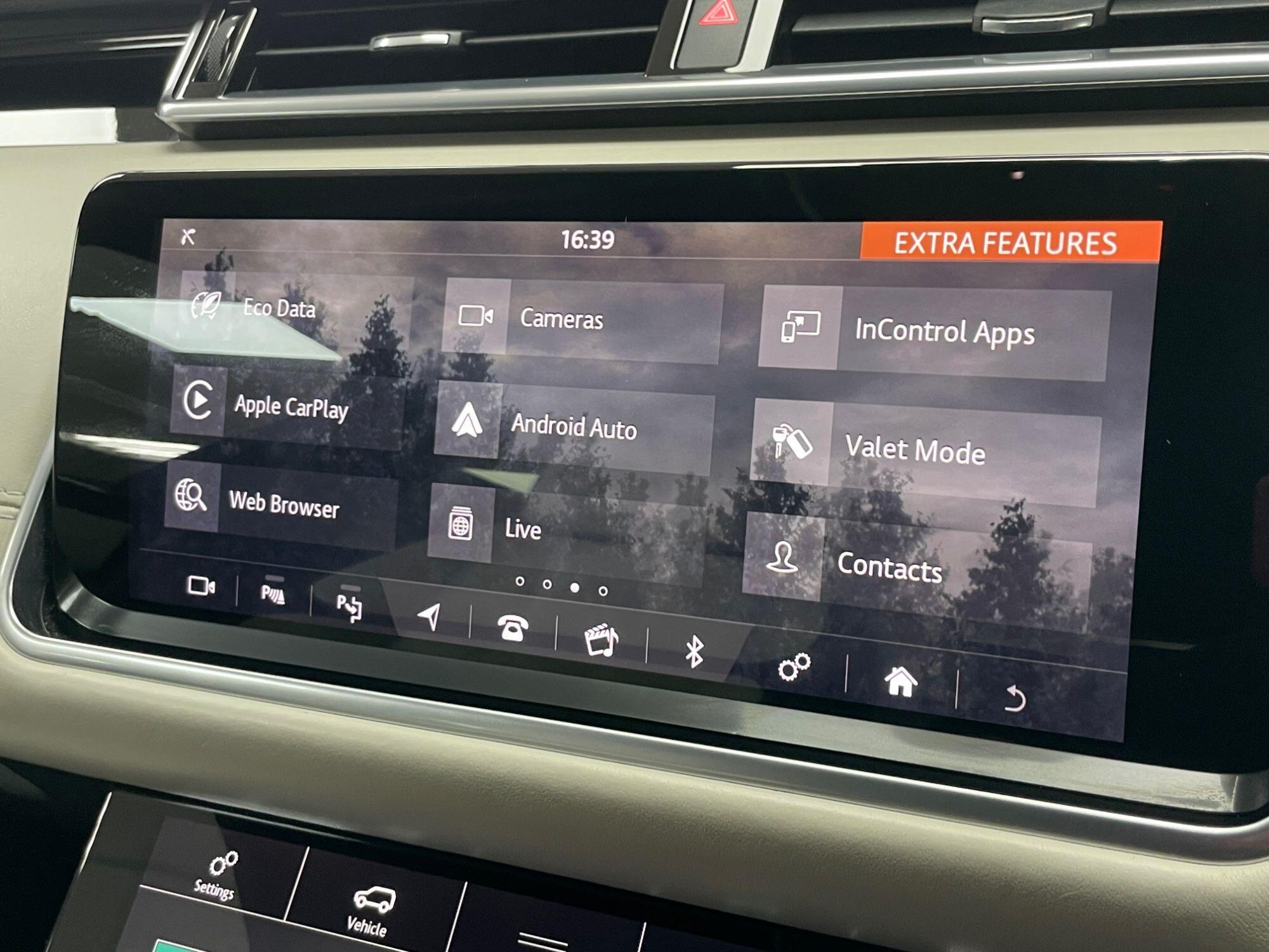Land Rover Range Rover Velar - Image 42