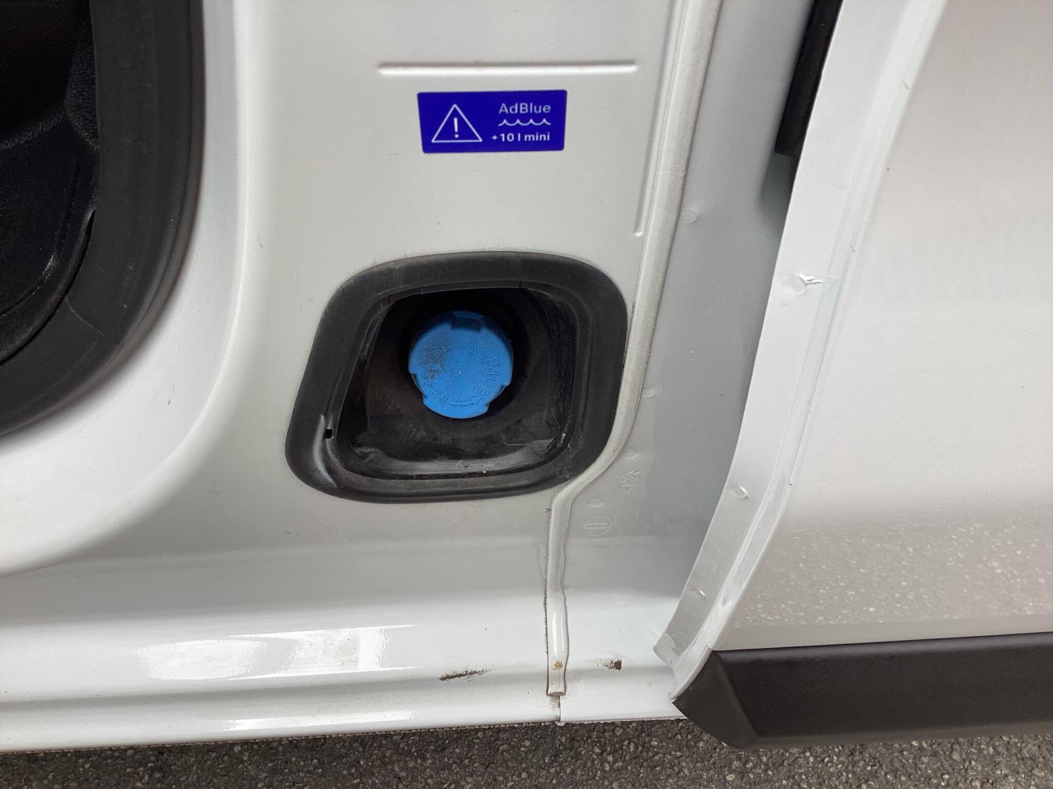 Vauxhall Vivaro - Image 14