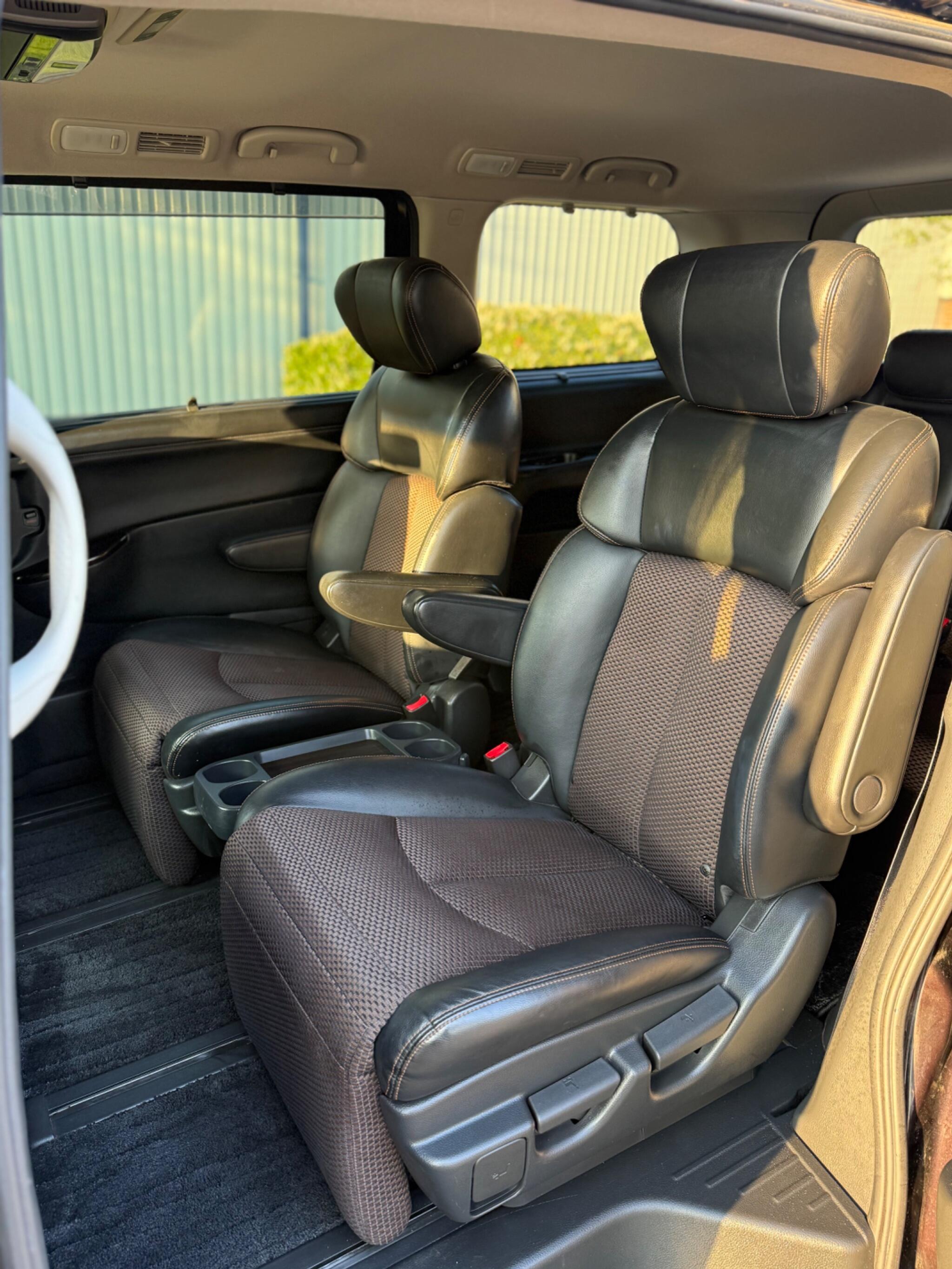 Nissan Elgrand - Image 29