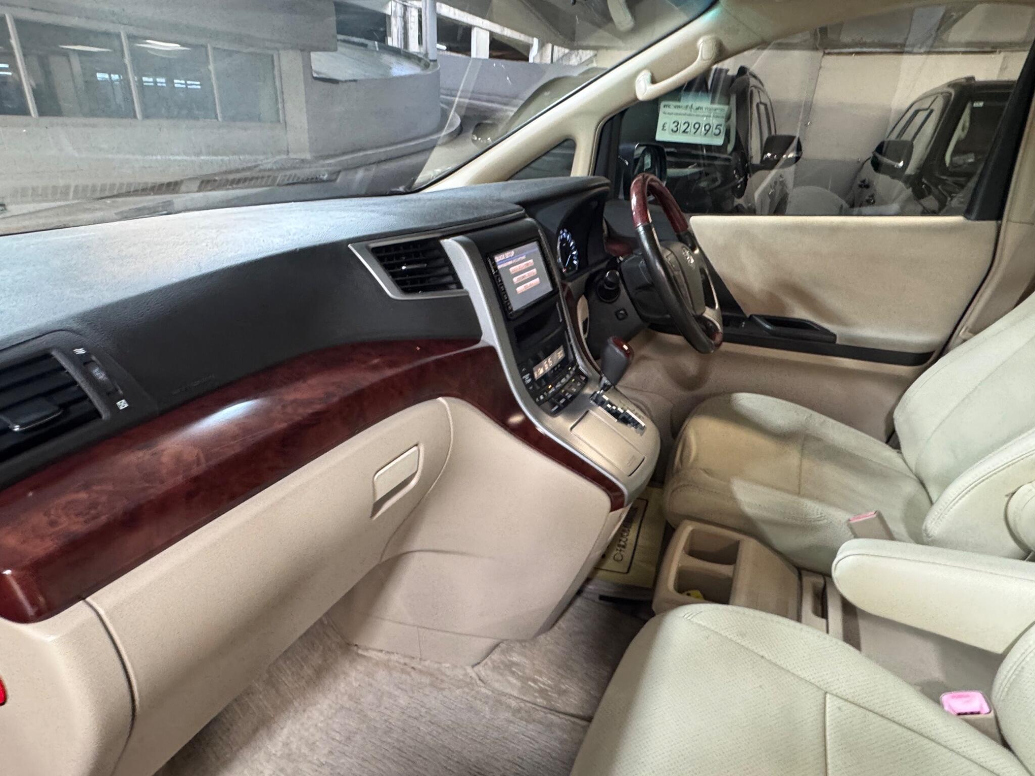 Toyota Vellfire - Image 11