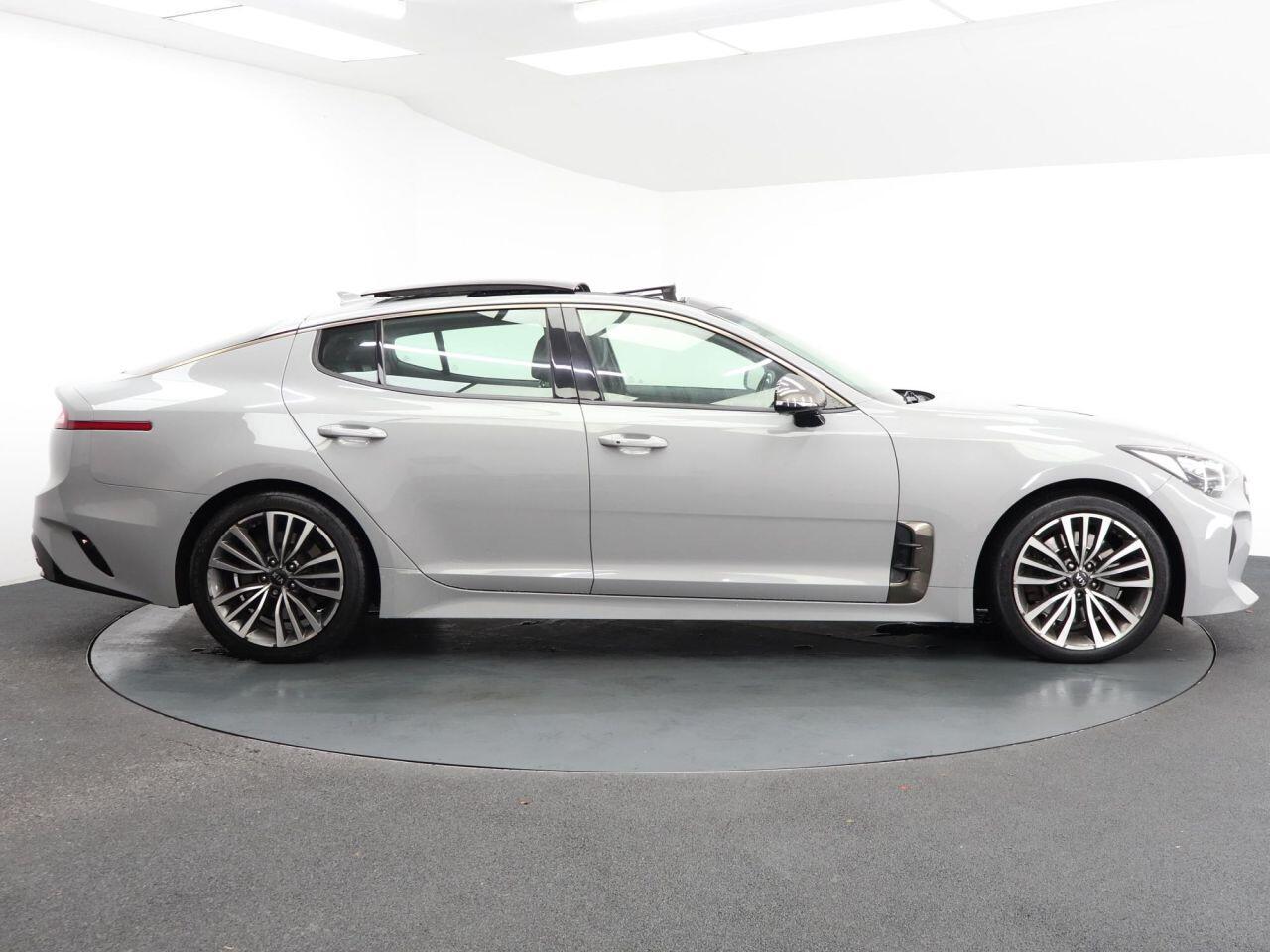 Kia Stinger - Image 14