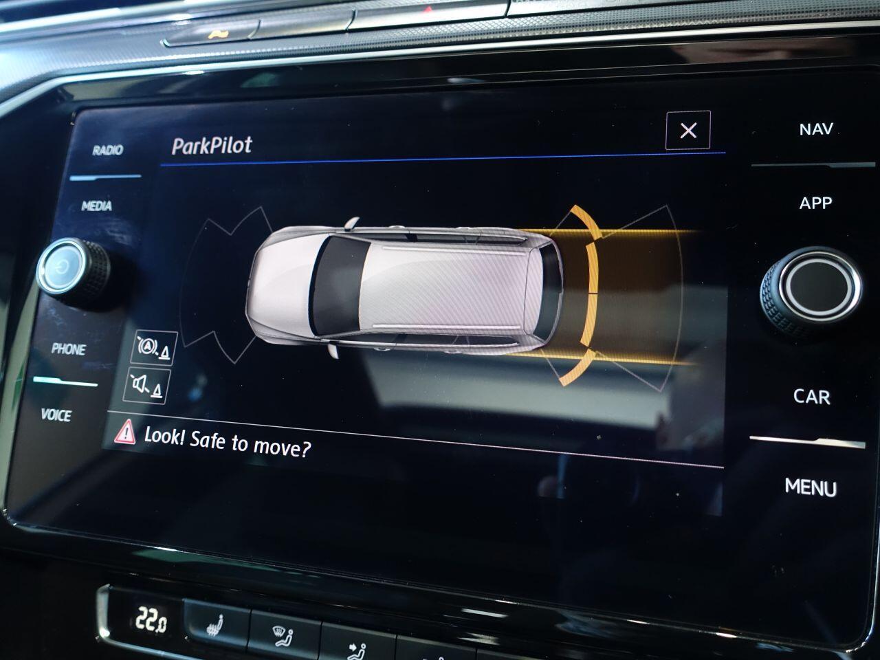 Volkswagen Passat - Image 33