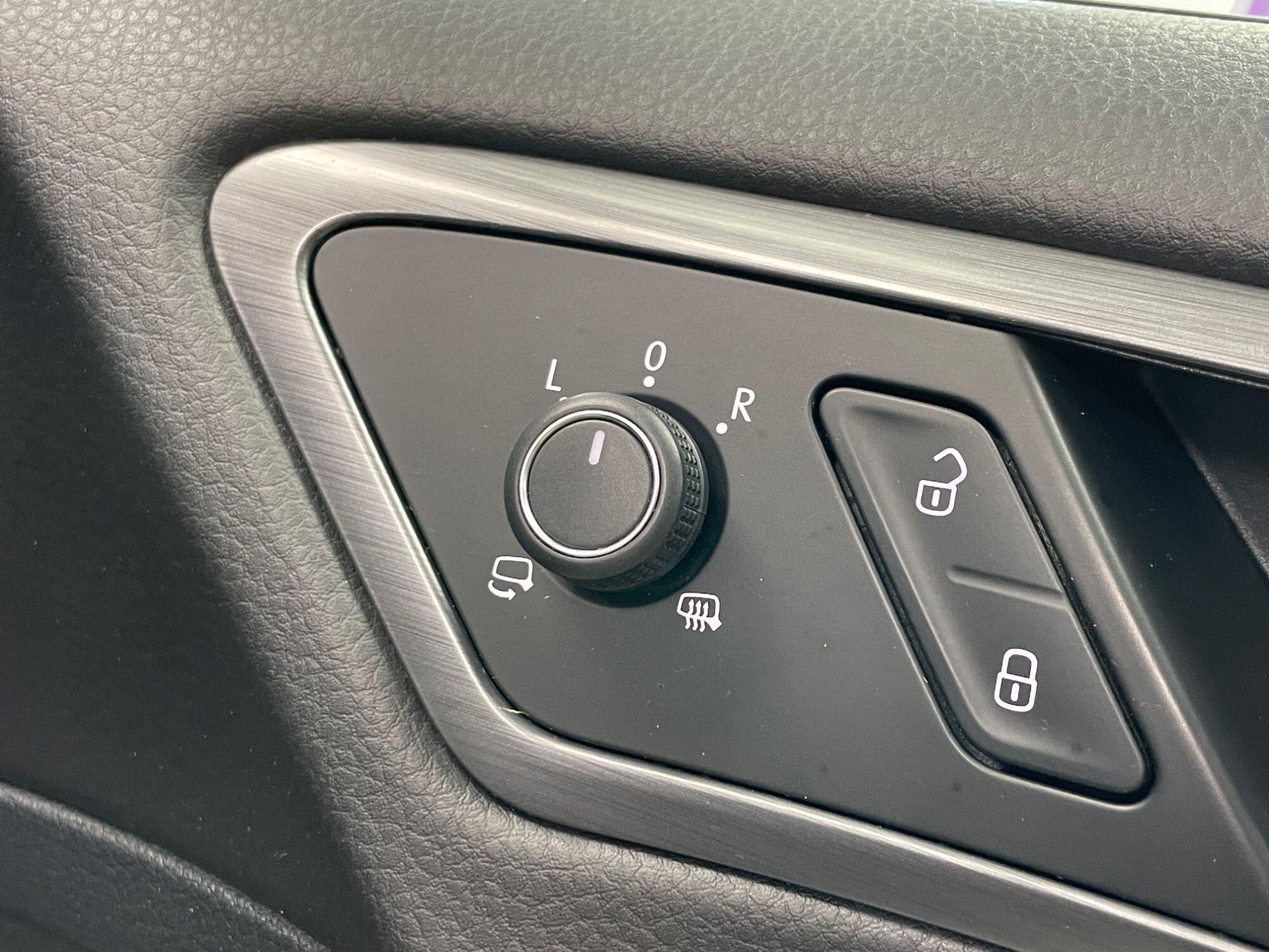 Volkswagen Golf - Image 27