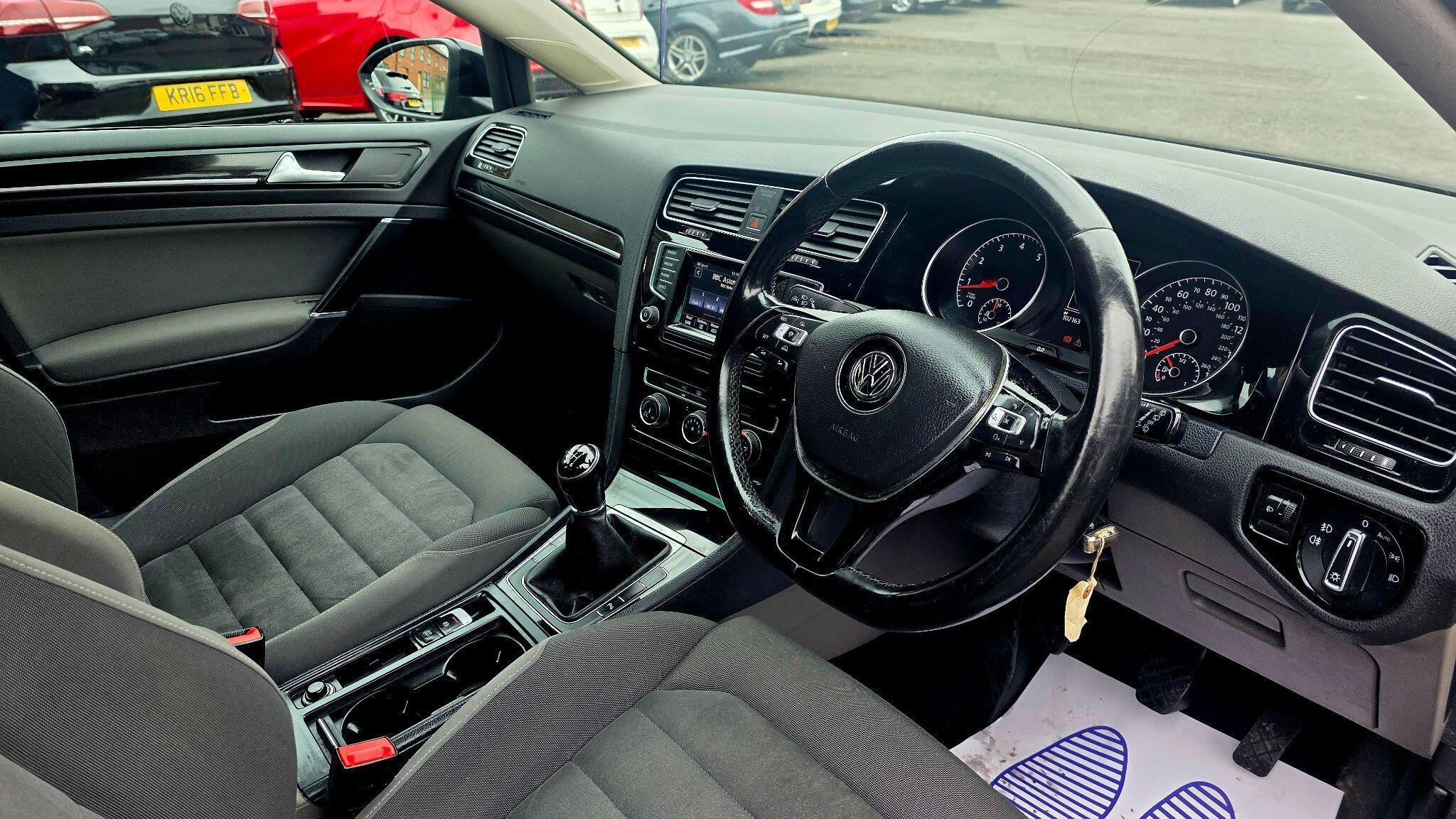 Volkswagen Golf - Image 11