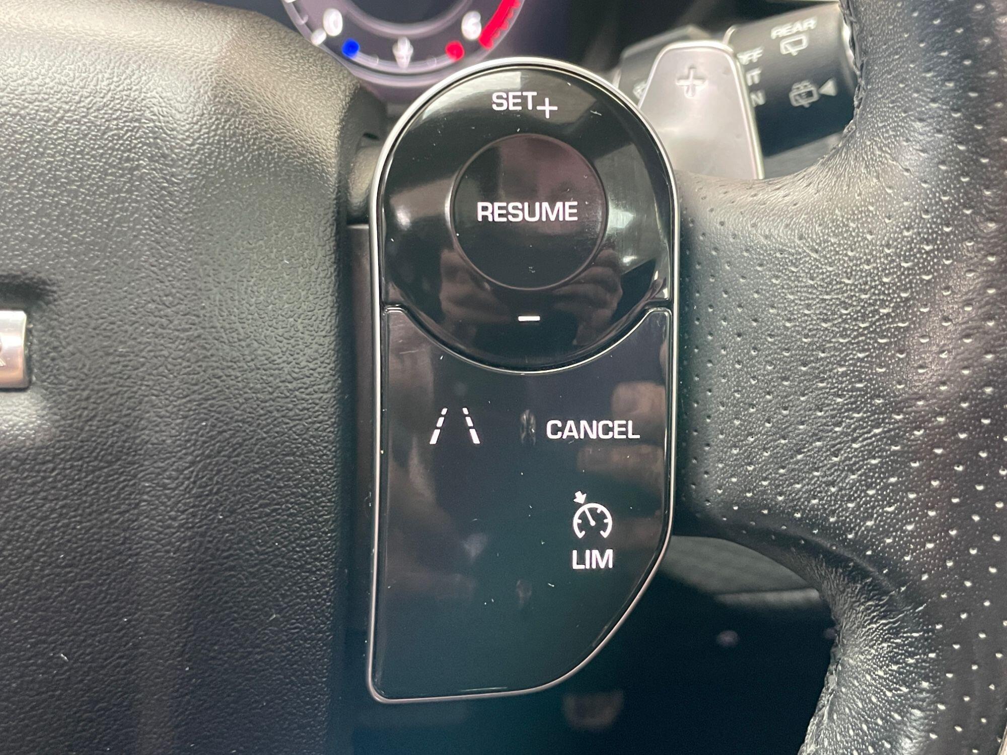Land Rover Range Rover Velar - Image 39