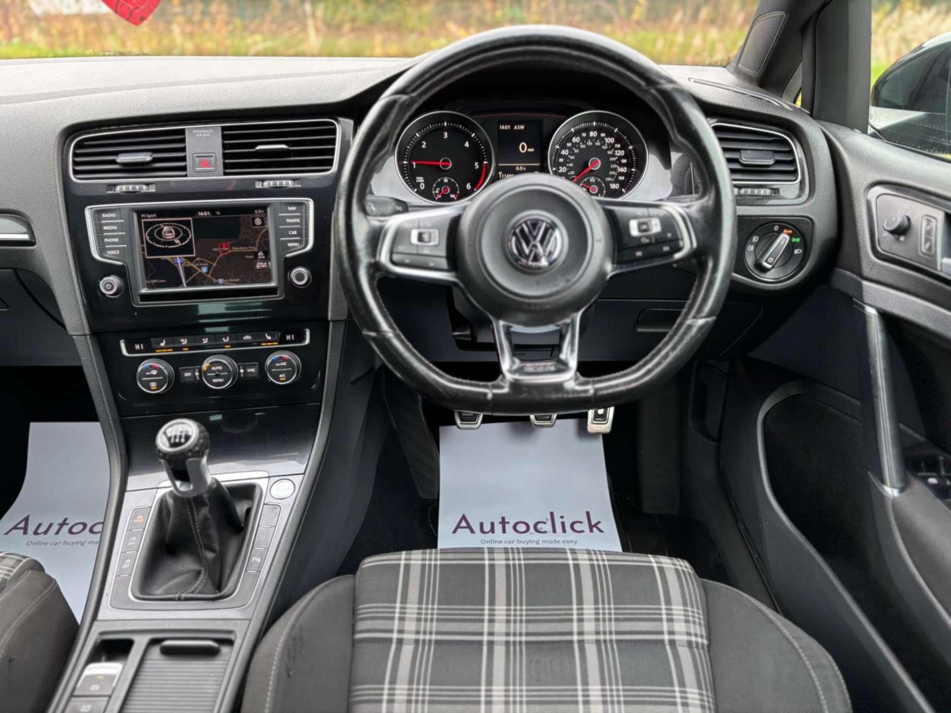 Volkswagen Golf - Image 35