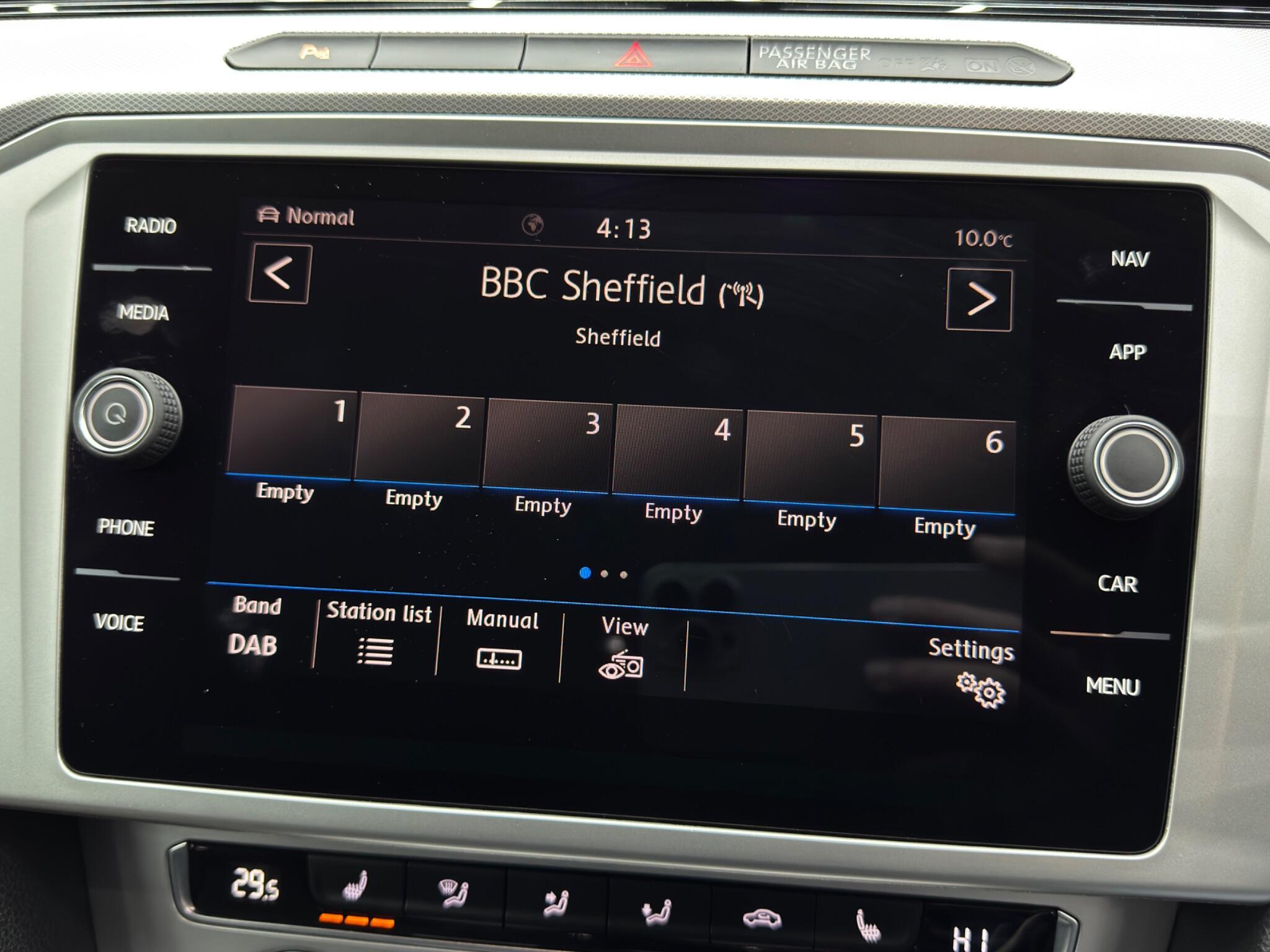 Volkswagen Passat - Image 32