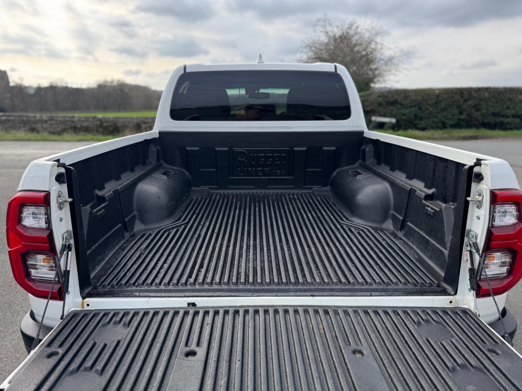 Toyota Hilux - Image 36