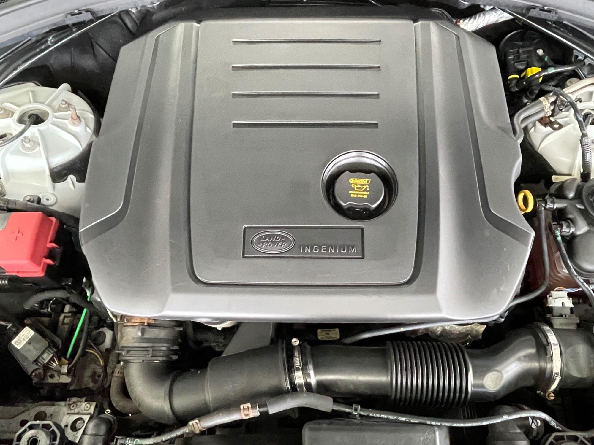 Land Rover Range Rover Velar - Image 18