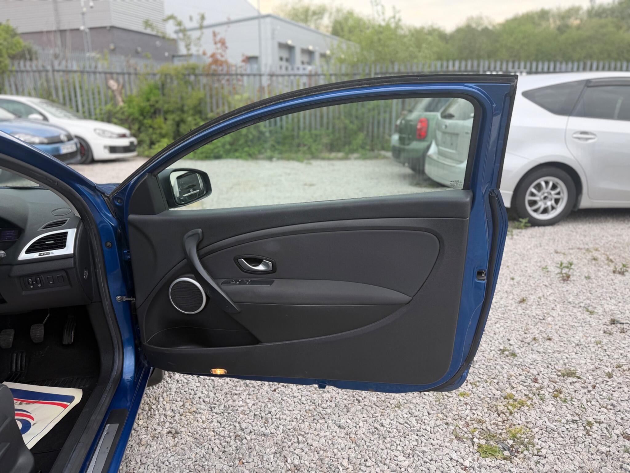 Renault Megane - Image 11