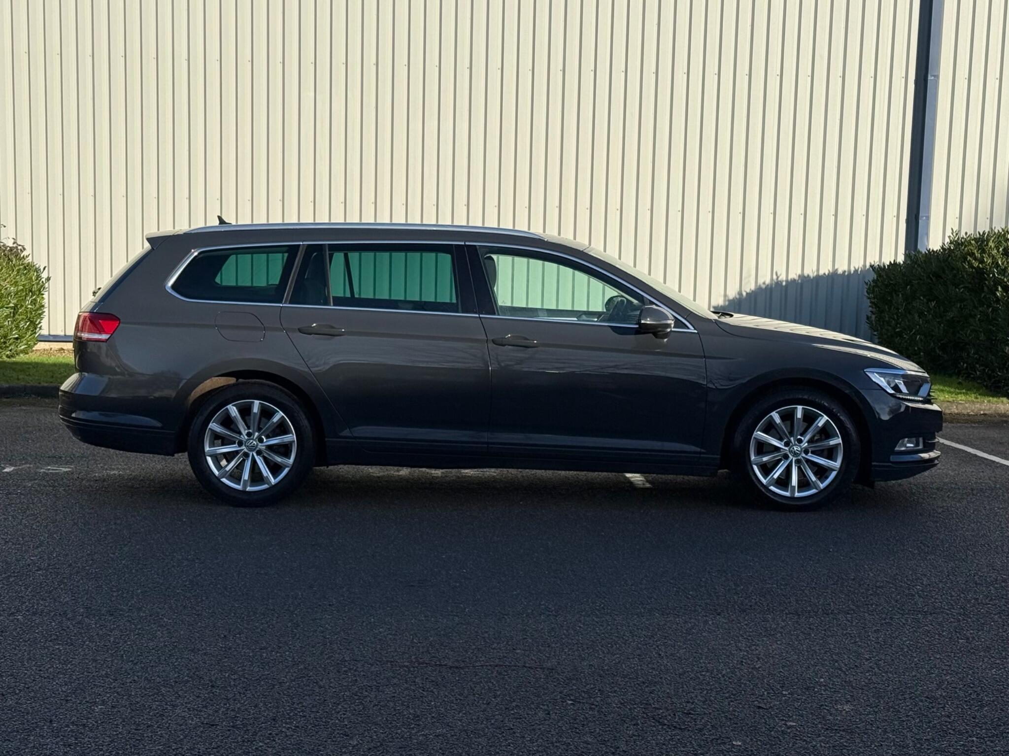Volkswagen Passat - Image 9