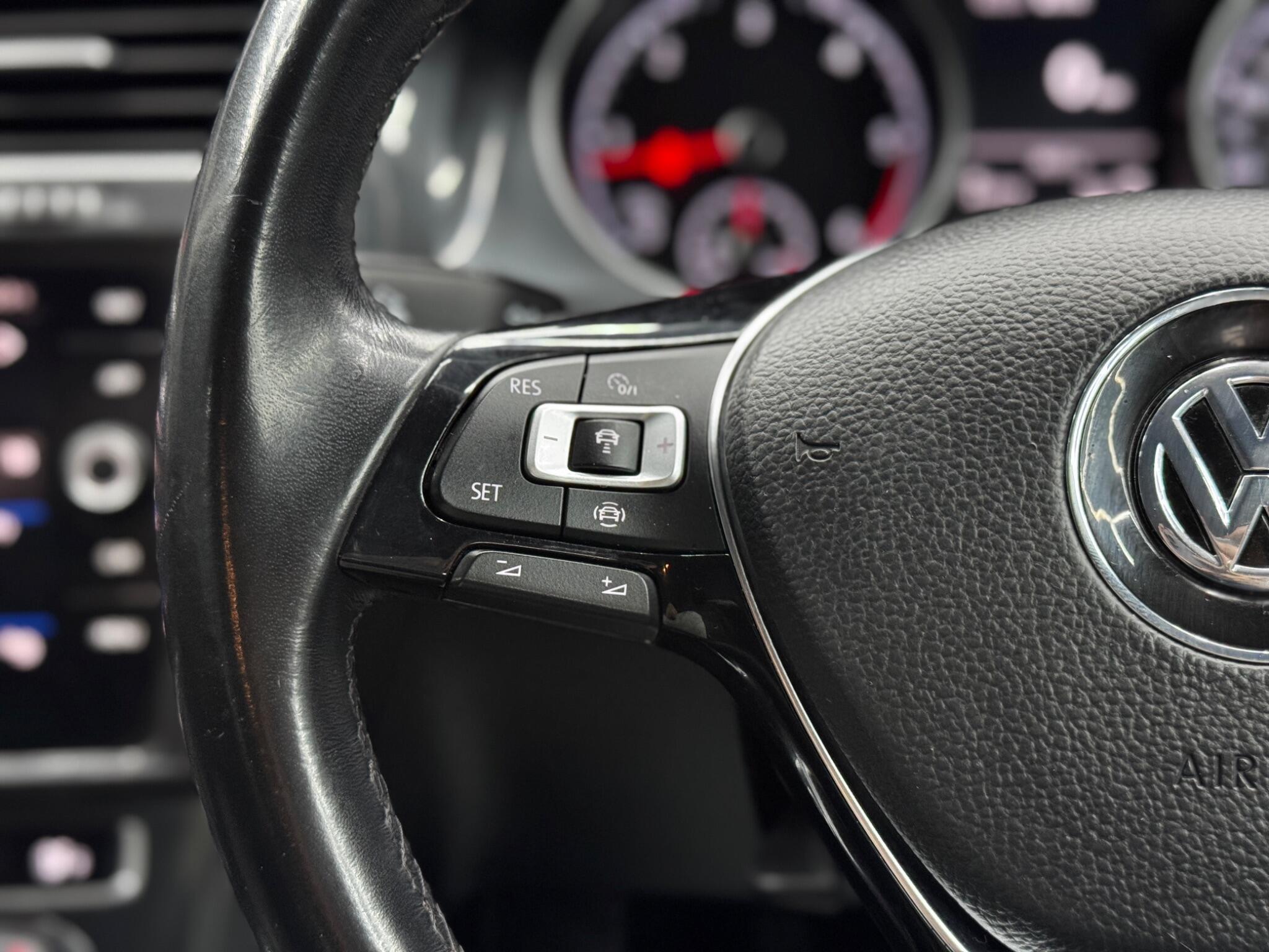Volkswagen Golf - Image 19