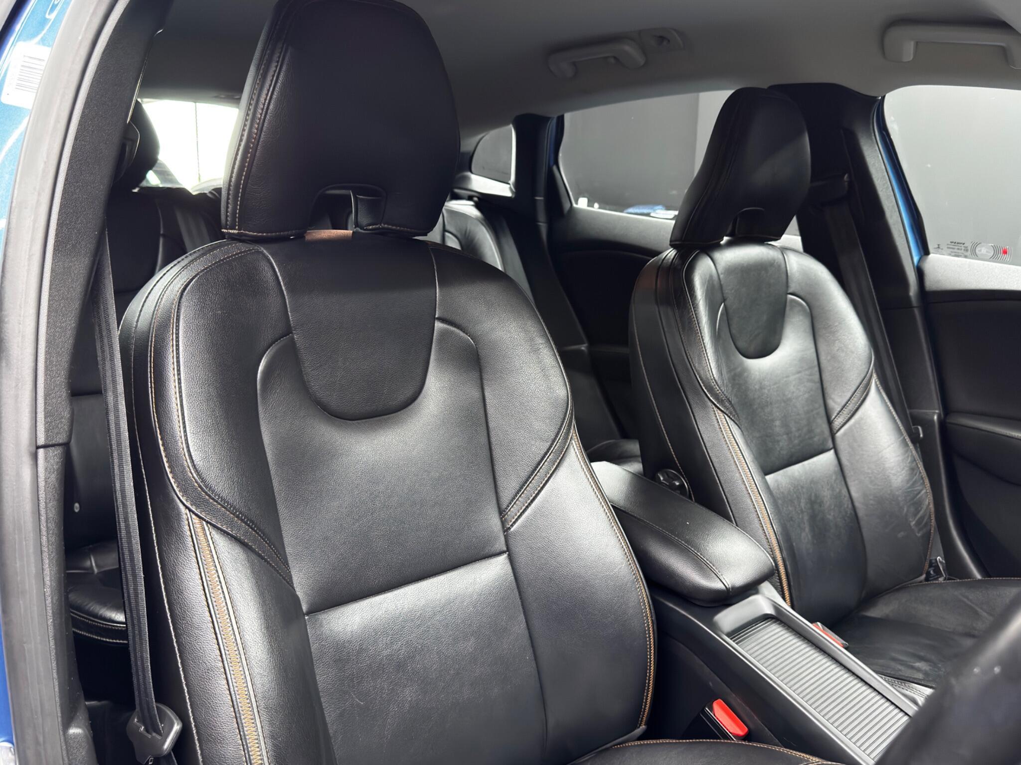 Volvo V40 CROSS COUNTRY - Image 12