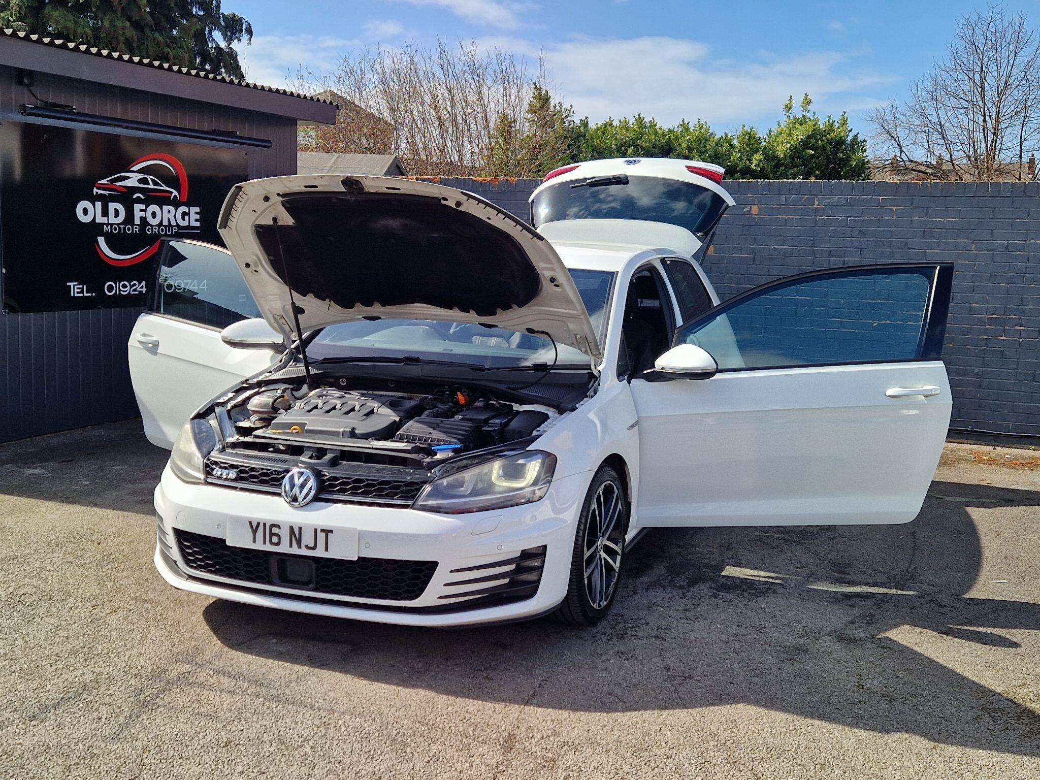 Volkswagen Golf - Image 14