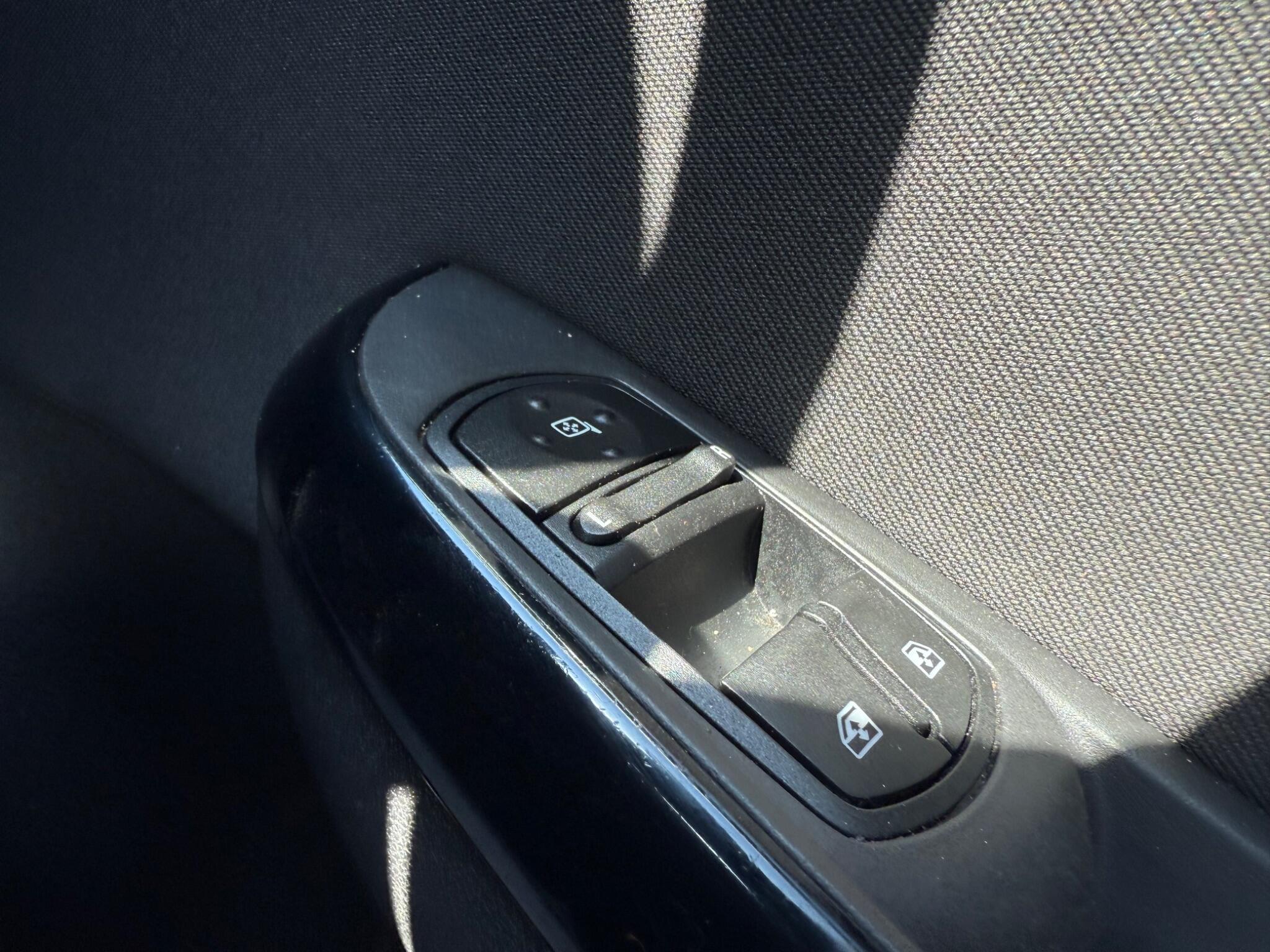 Vauxhall Corsa - Image 18