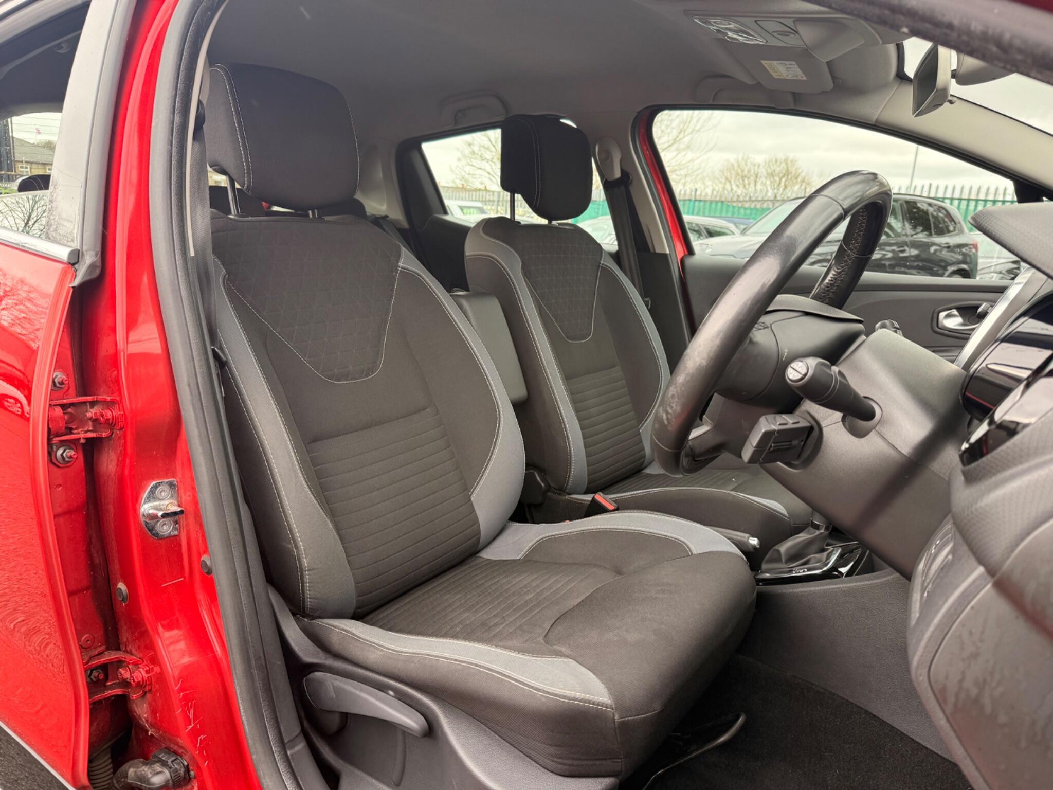 Renault Clio - Image 31