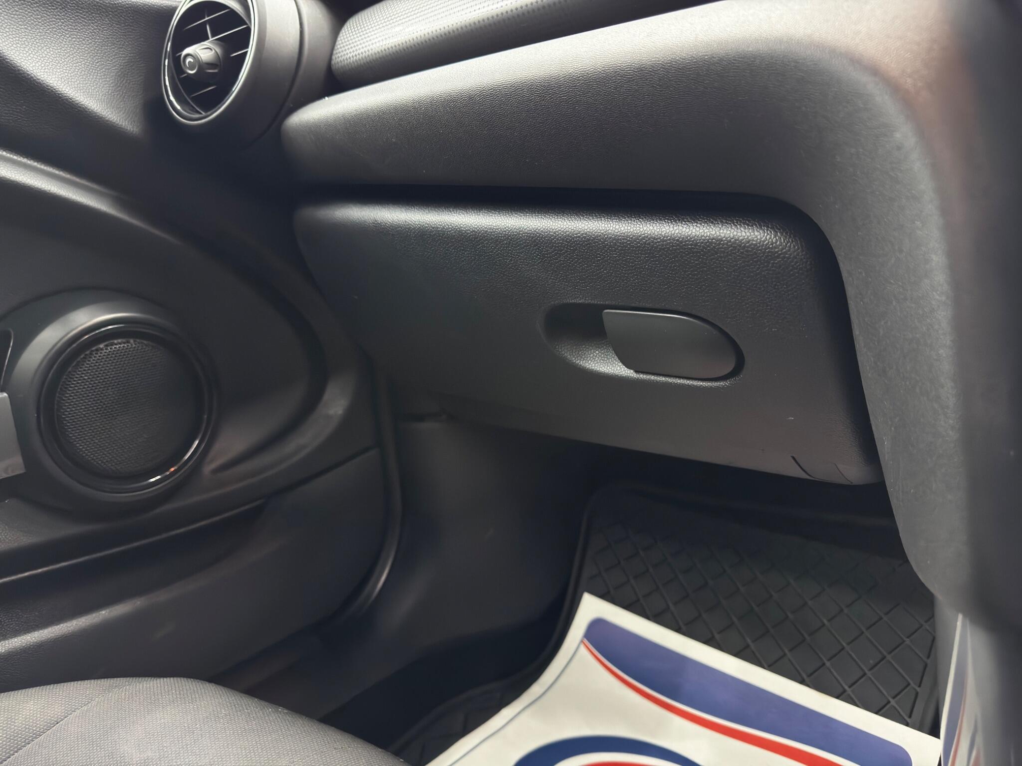 MINI Hatch - Image 32