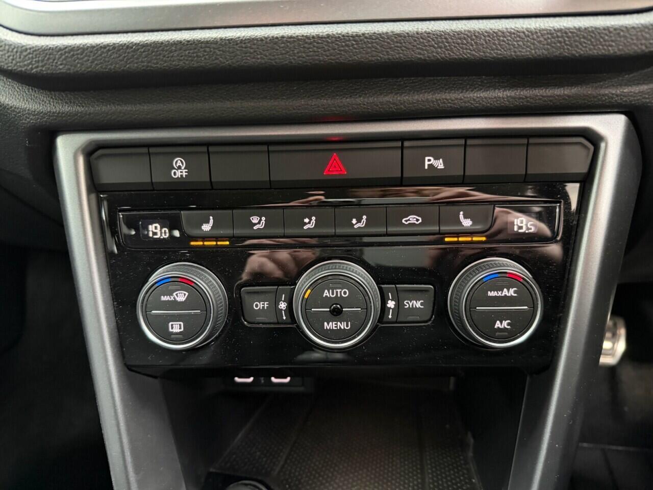 Volkswagen T-Roc - Image 32