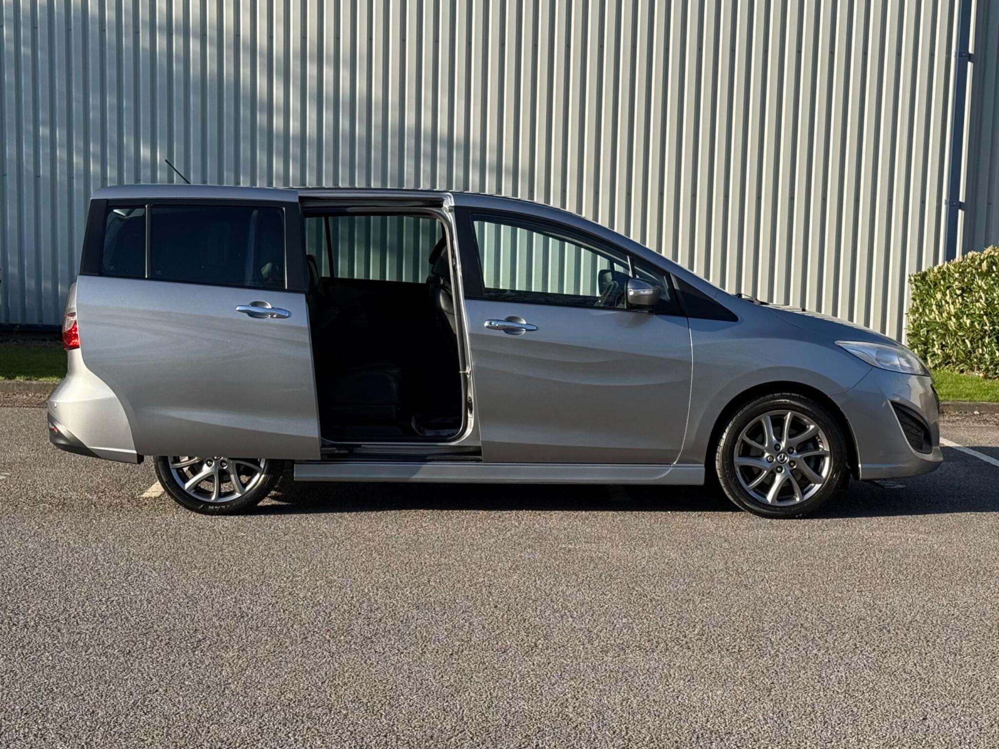 Mazda MAZDA5 - Image 10