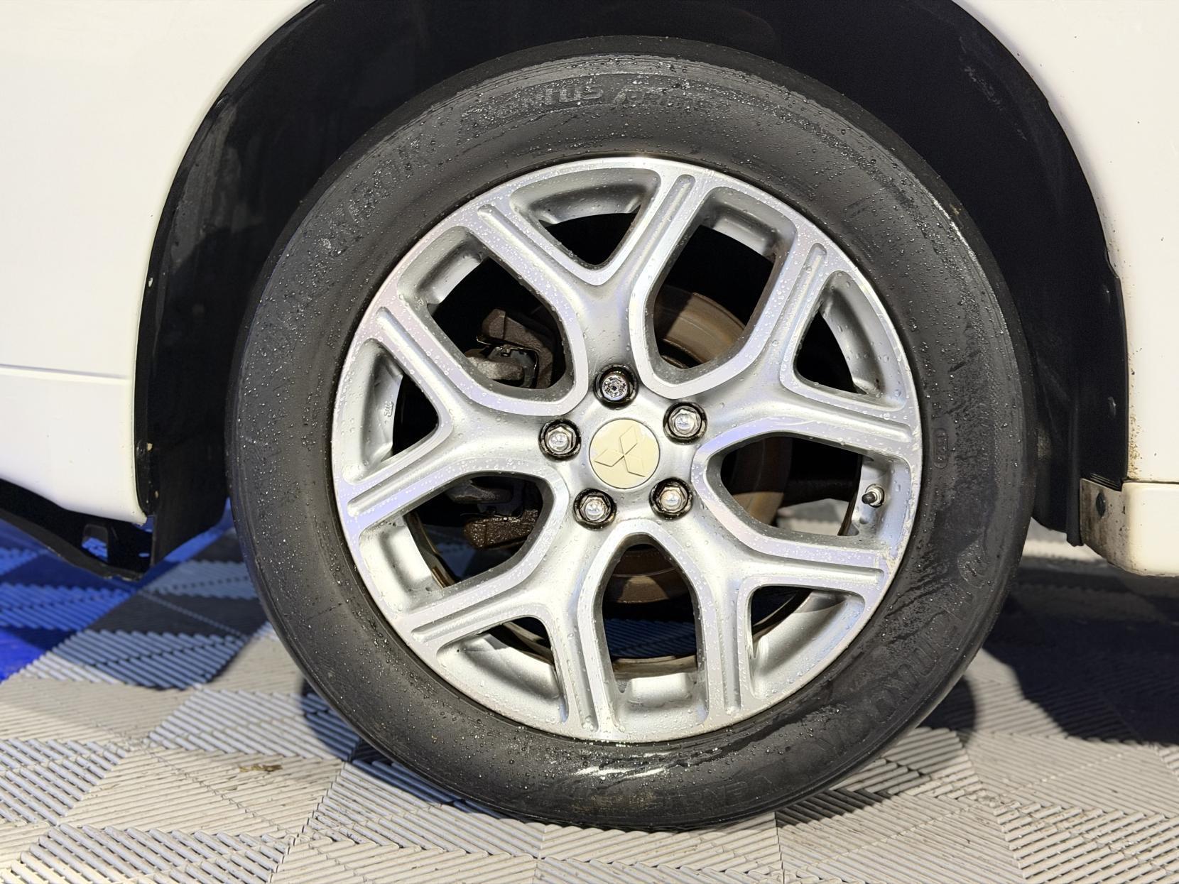 Mitsubishi Outlander - Image 17