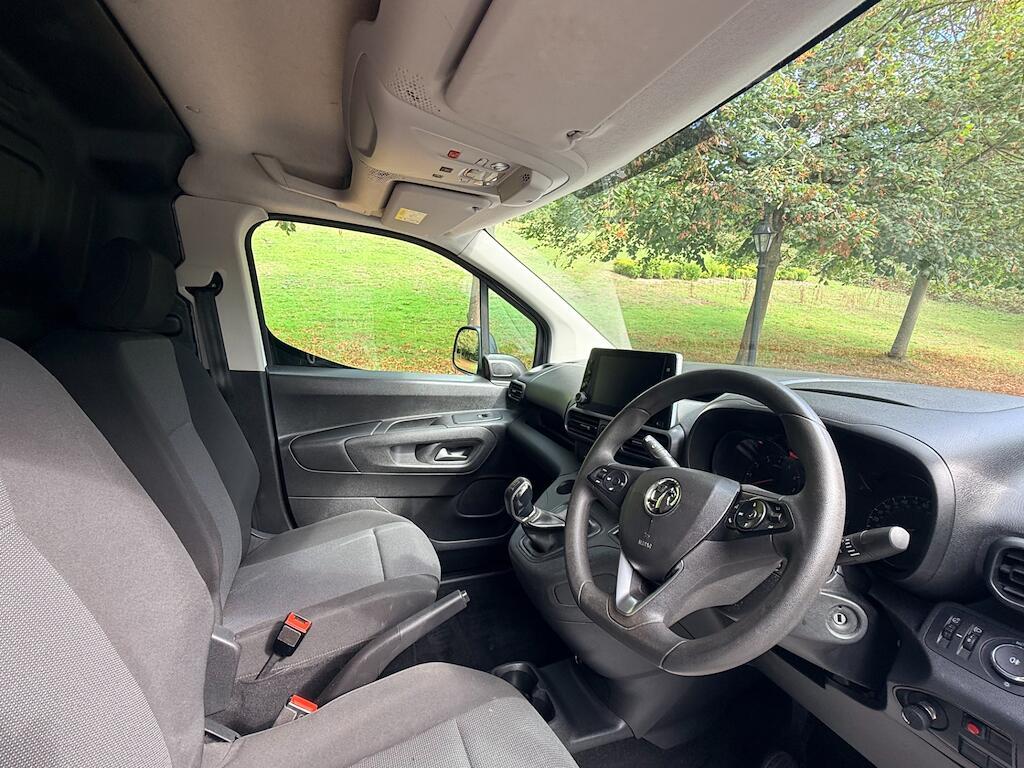 Vauxhall Combo - Image 16