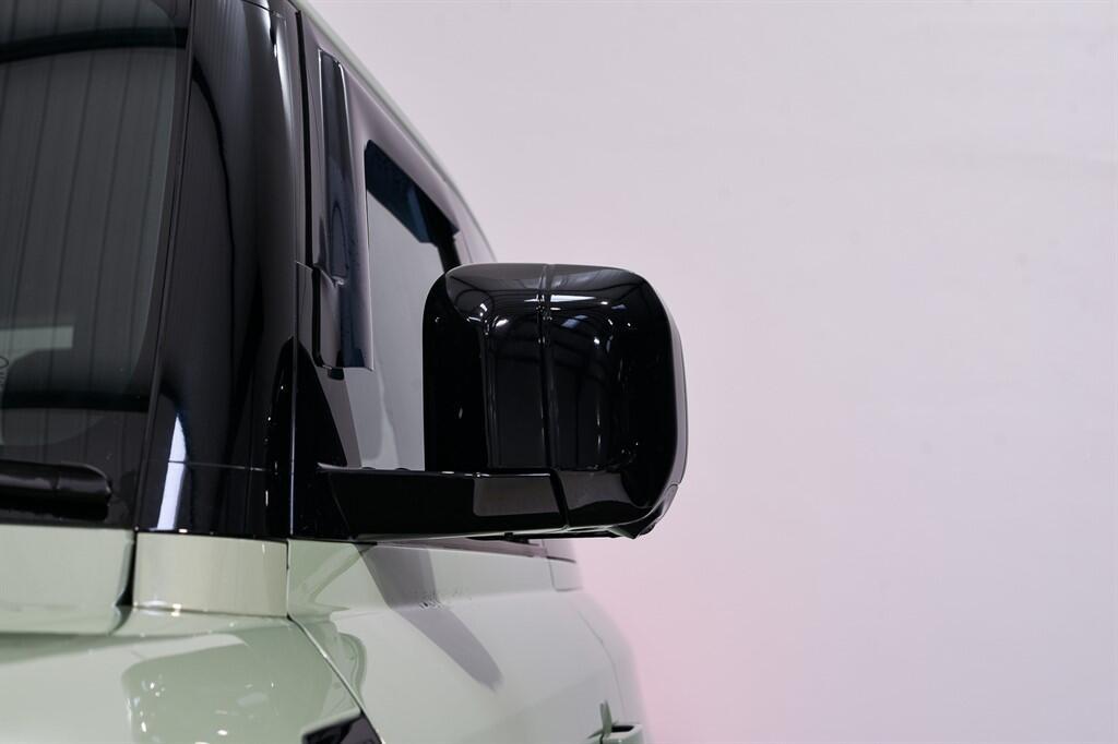 Land Rover Defender 90 - Image 9