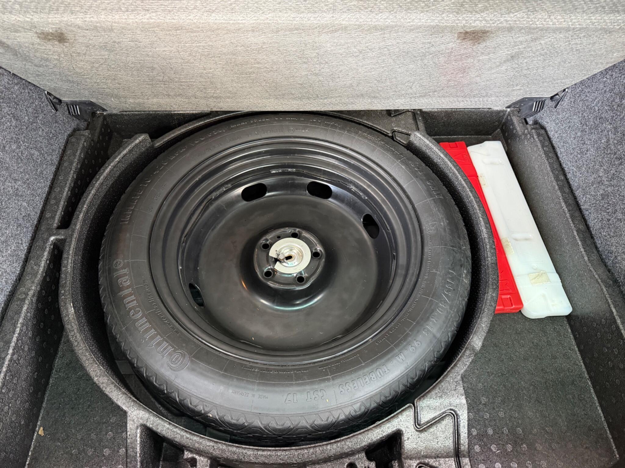 Volkswagen Tiguan - Image 14