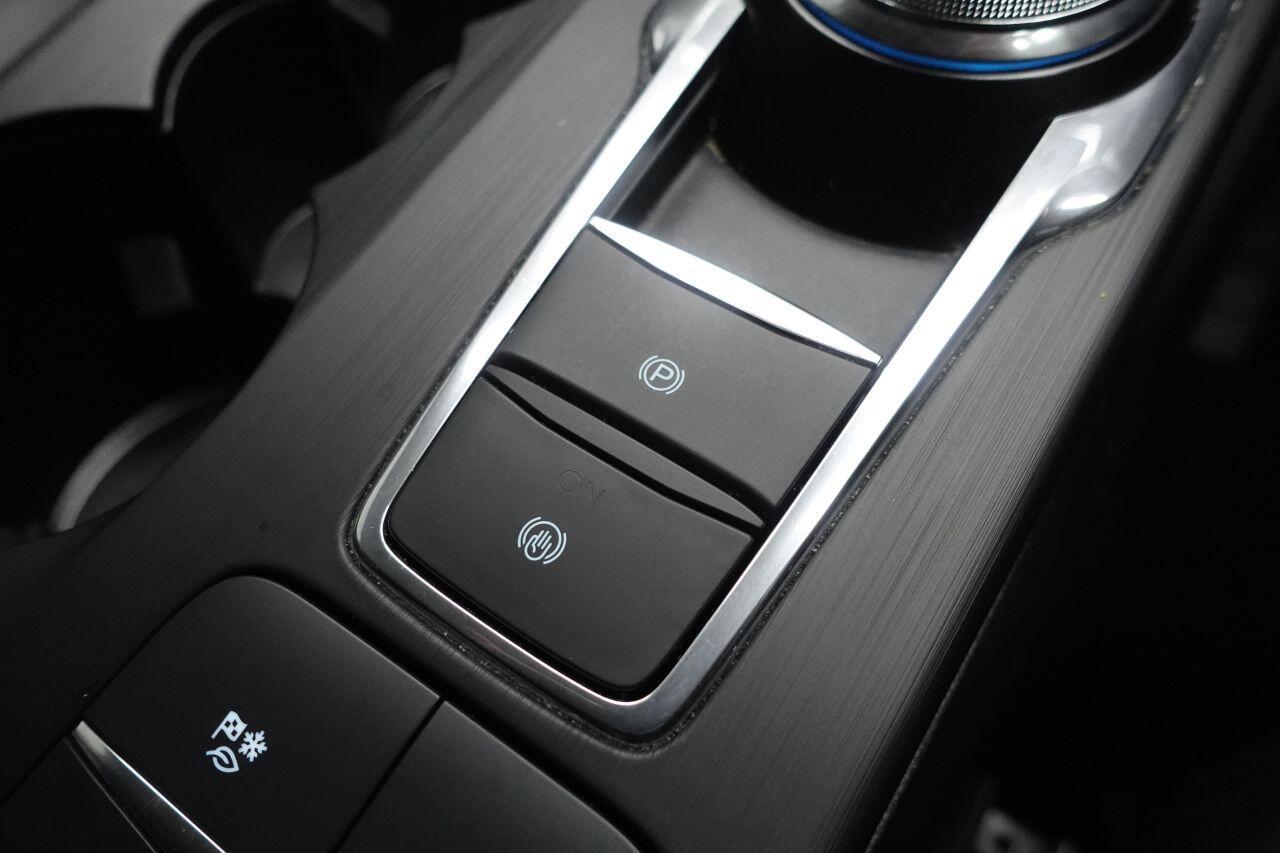 Ford Kuga - Image 39