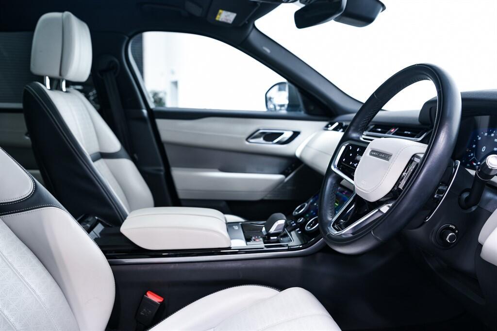 Land Rover Range Rover Velar - Image 12