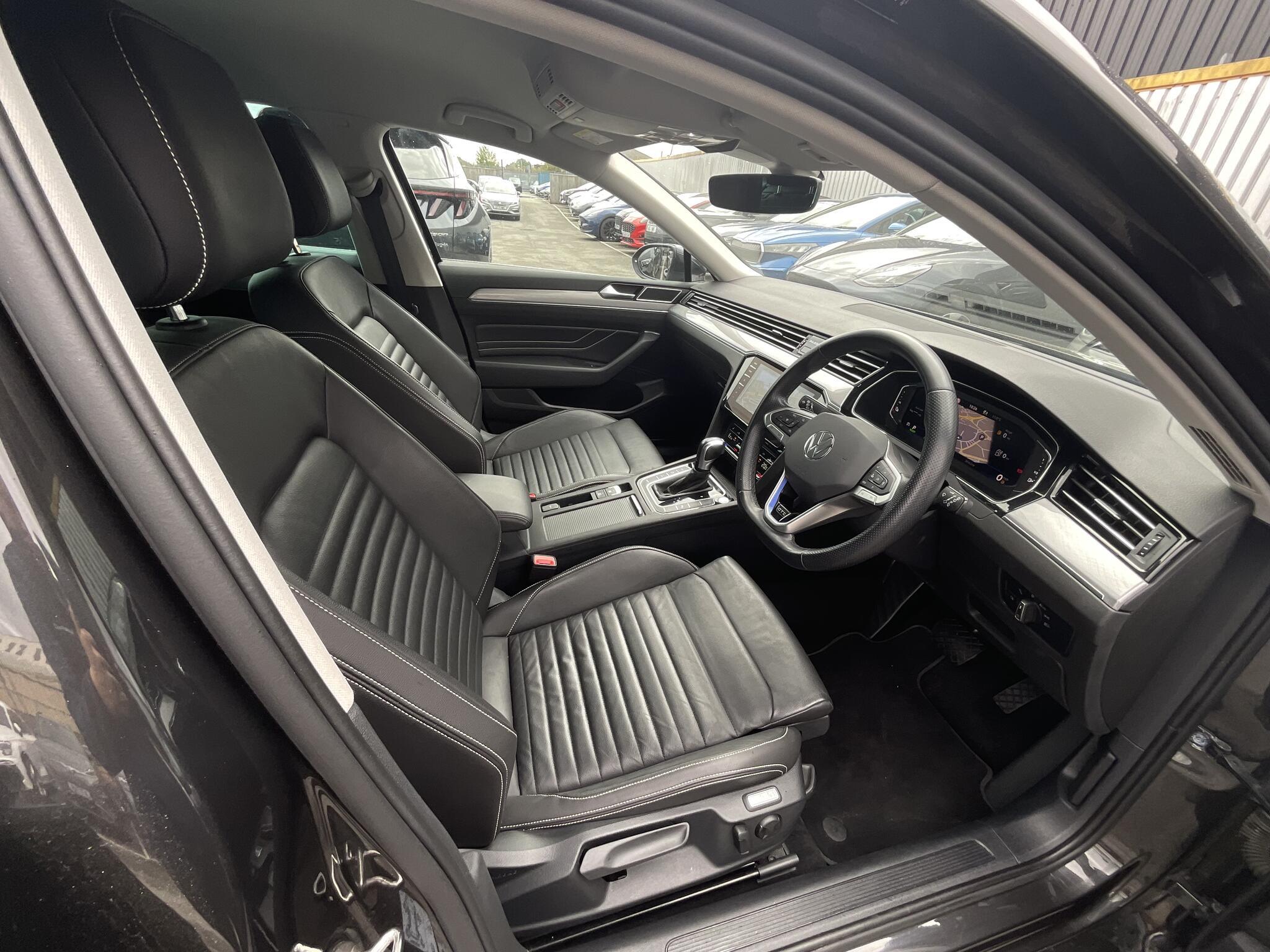 Volkswagen Passat - Image 15