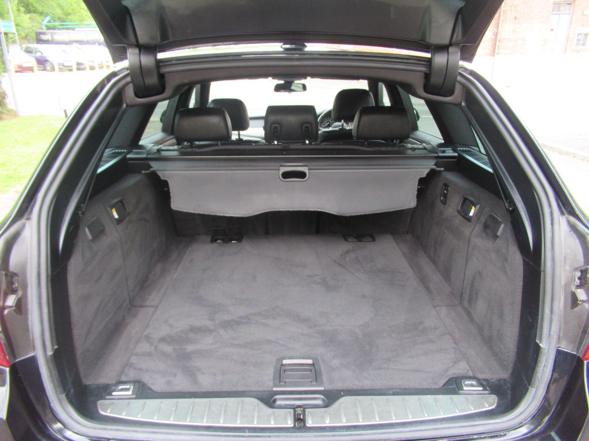 BMW 5 Series - Image 13