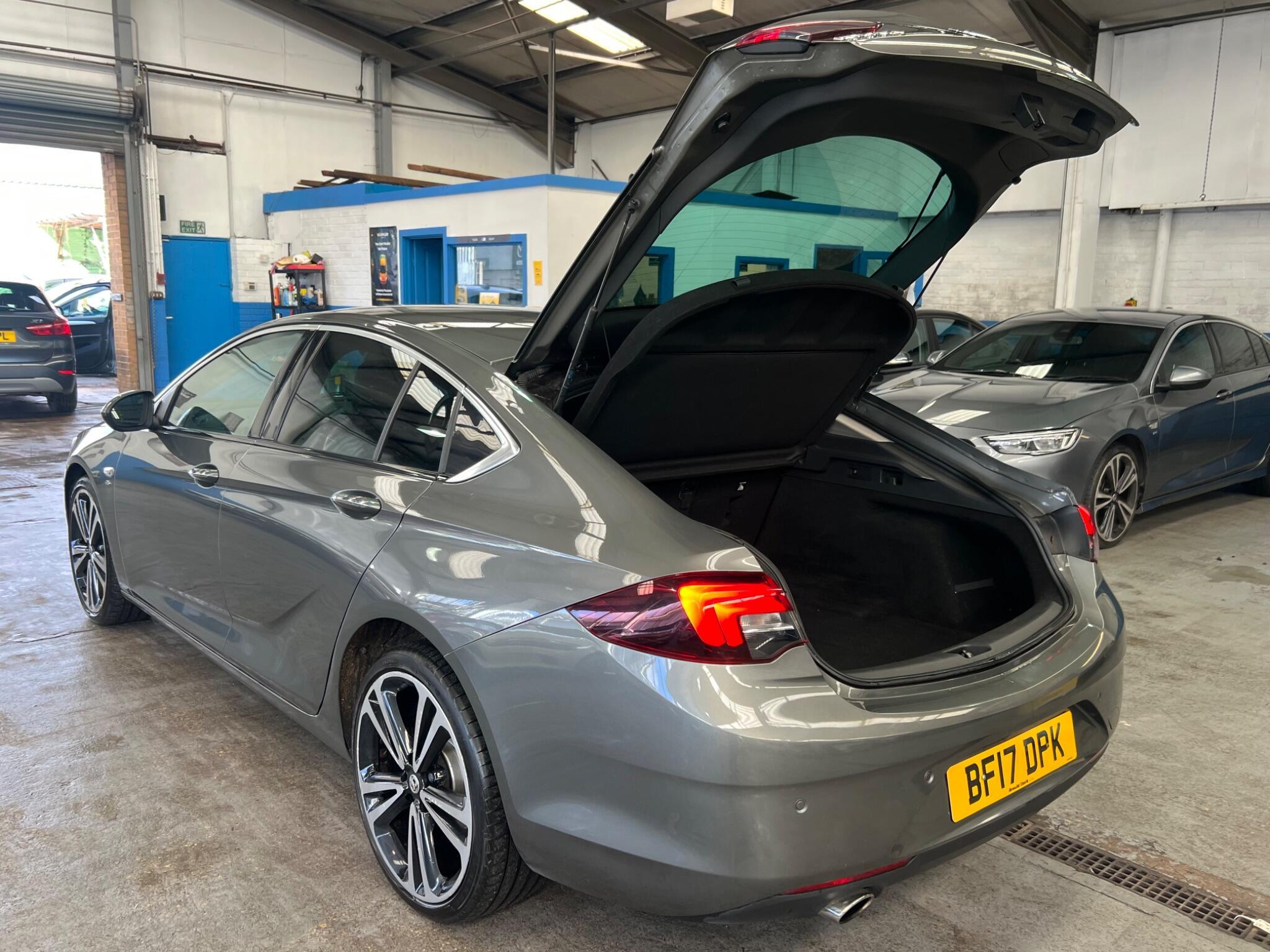 Vauxhall Insignia - Image 9