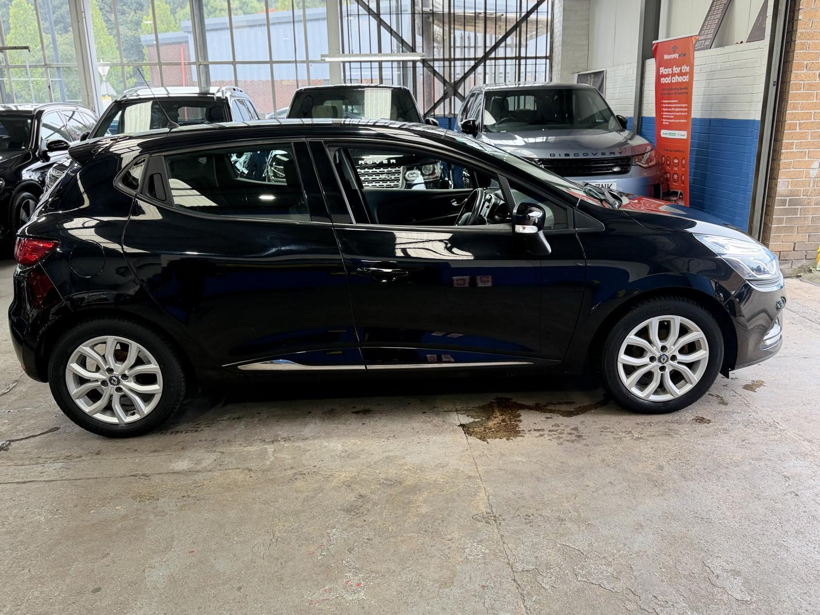 Renault Clio - Image 8