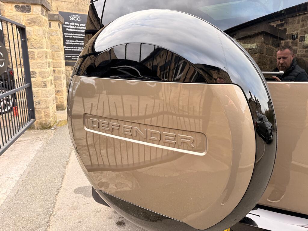 Land Rover Defender 90 - Image 29