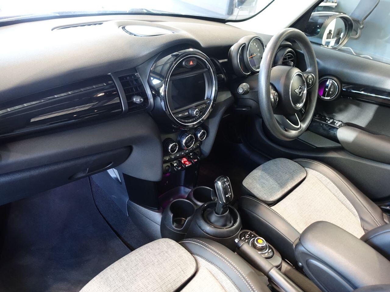 MINI Hatch - Image 13