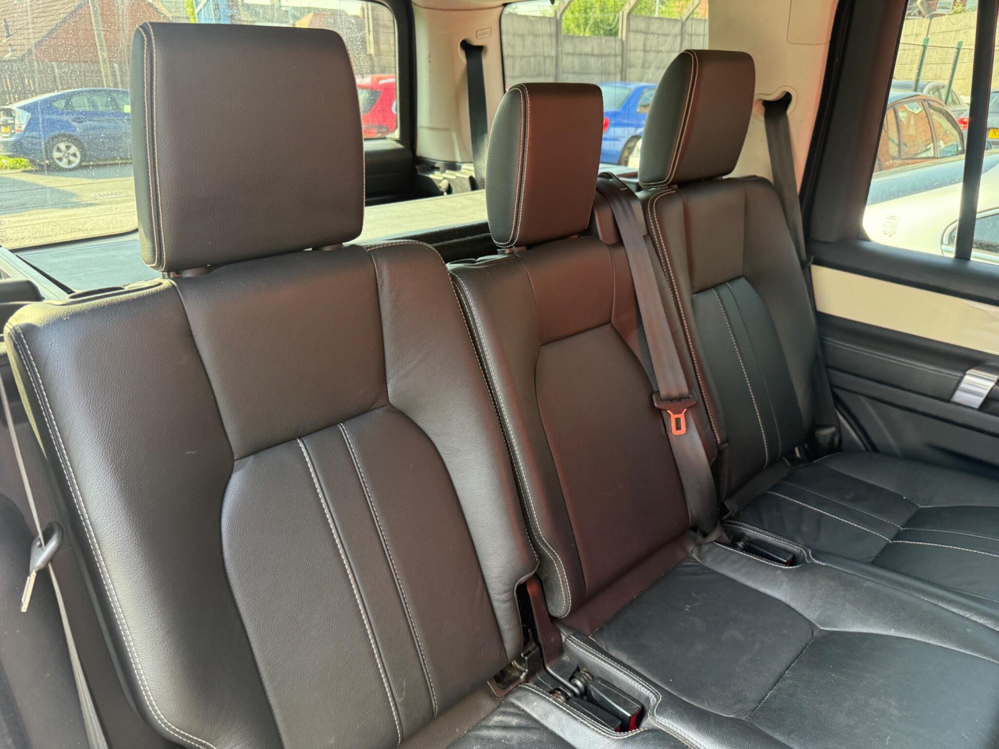 Land Rover DISCOVERY 4 - Image 9