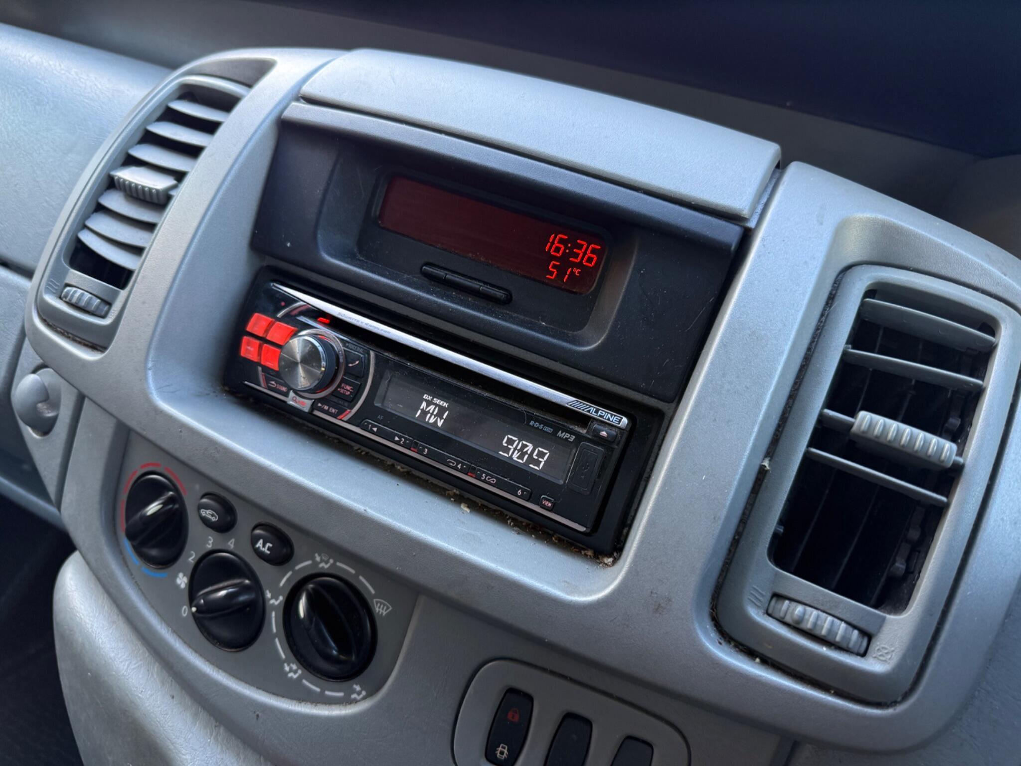 Renault Trafic - Image 13