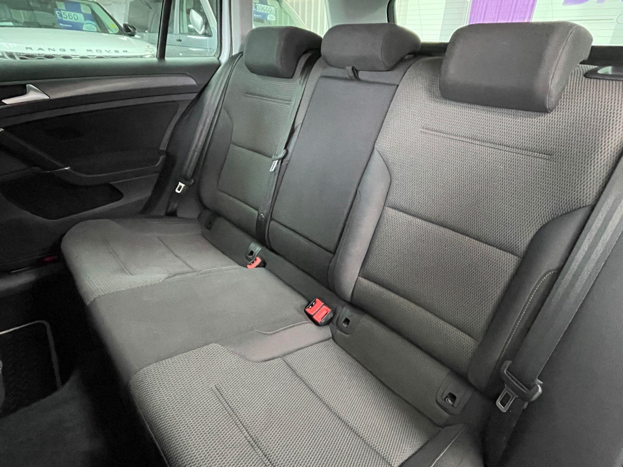 Volkswagen Golf - Image 30