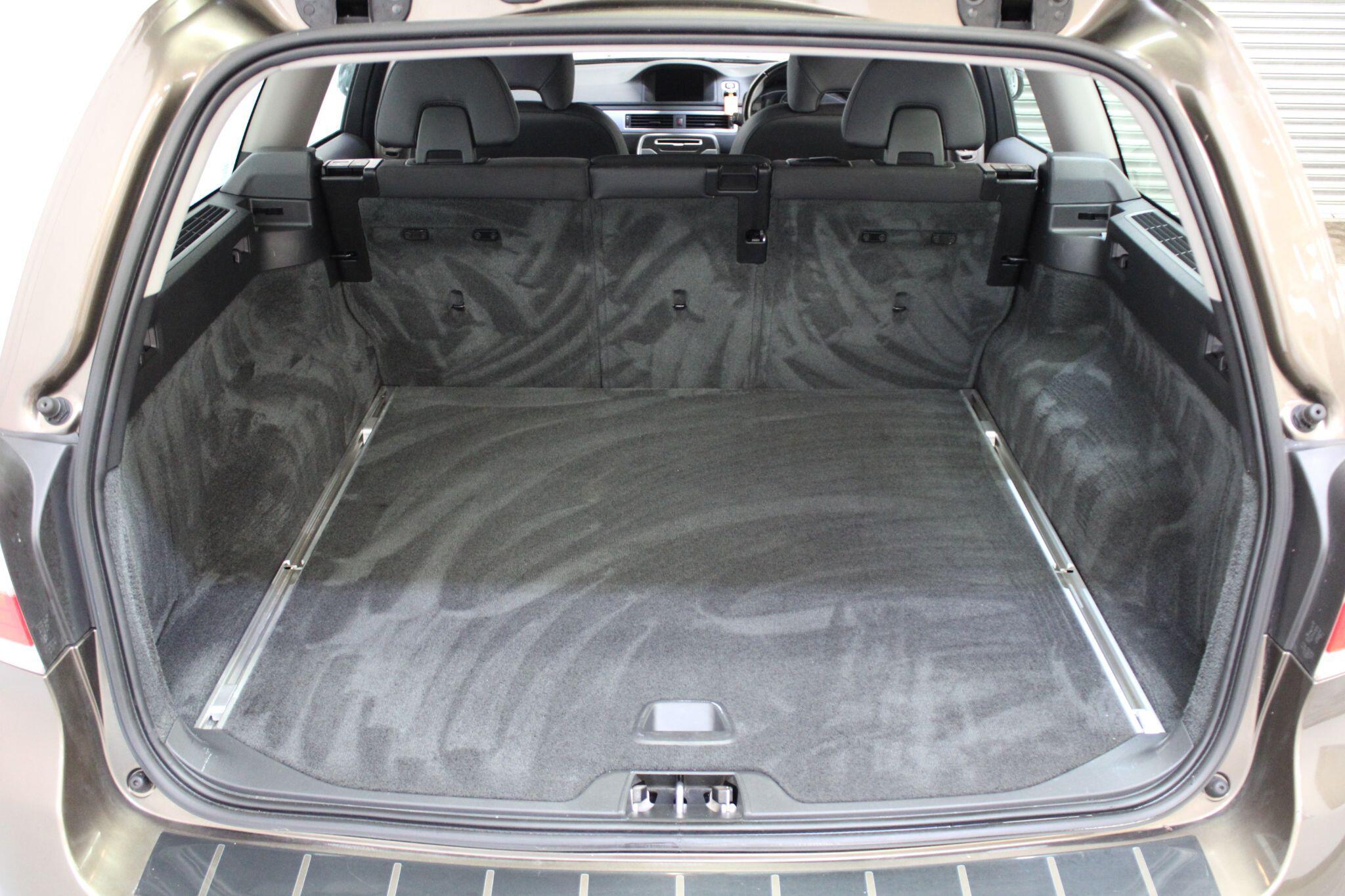 Volvo V70 - Image 14