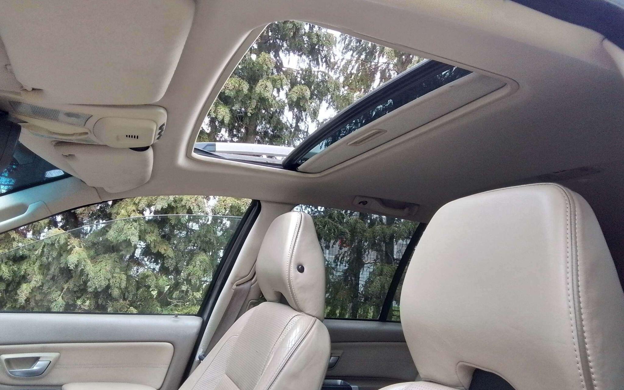 Volvo XC90 - Image 12