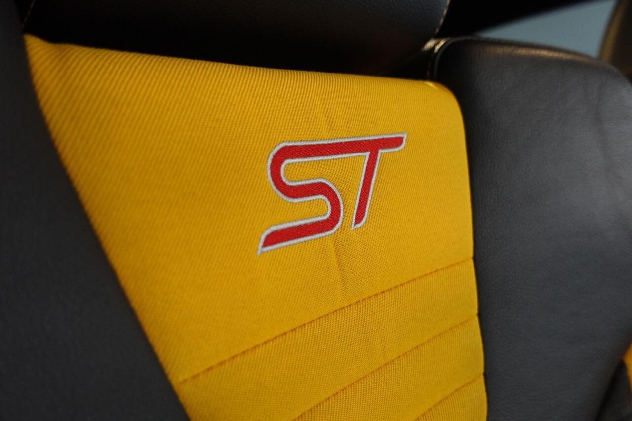 Ford Focus - Image 20