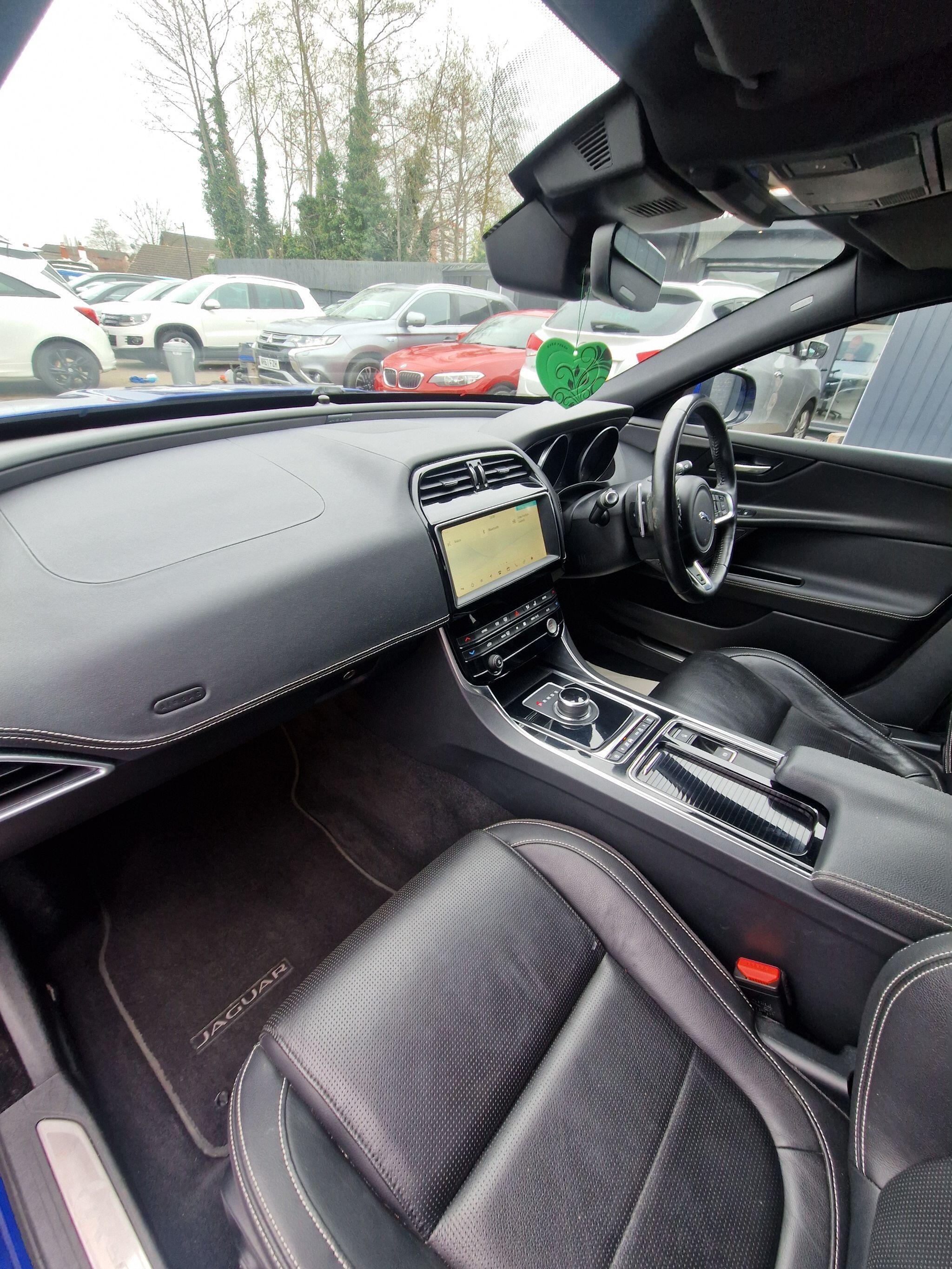 Jaguar XE - Image 36