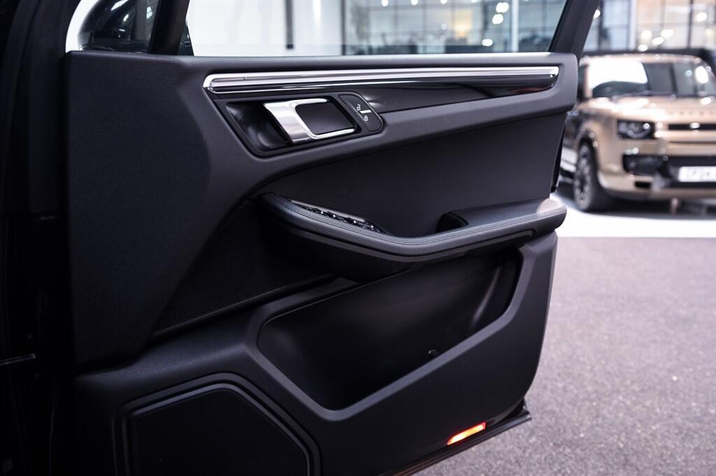 Porsche Macan - Image 30