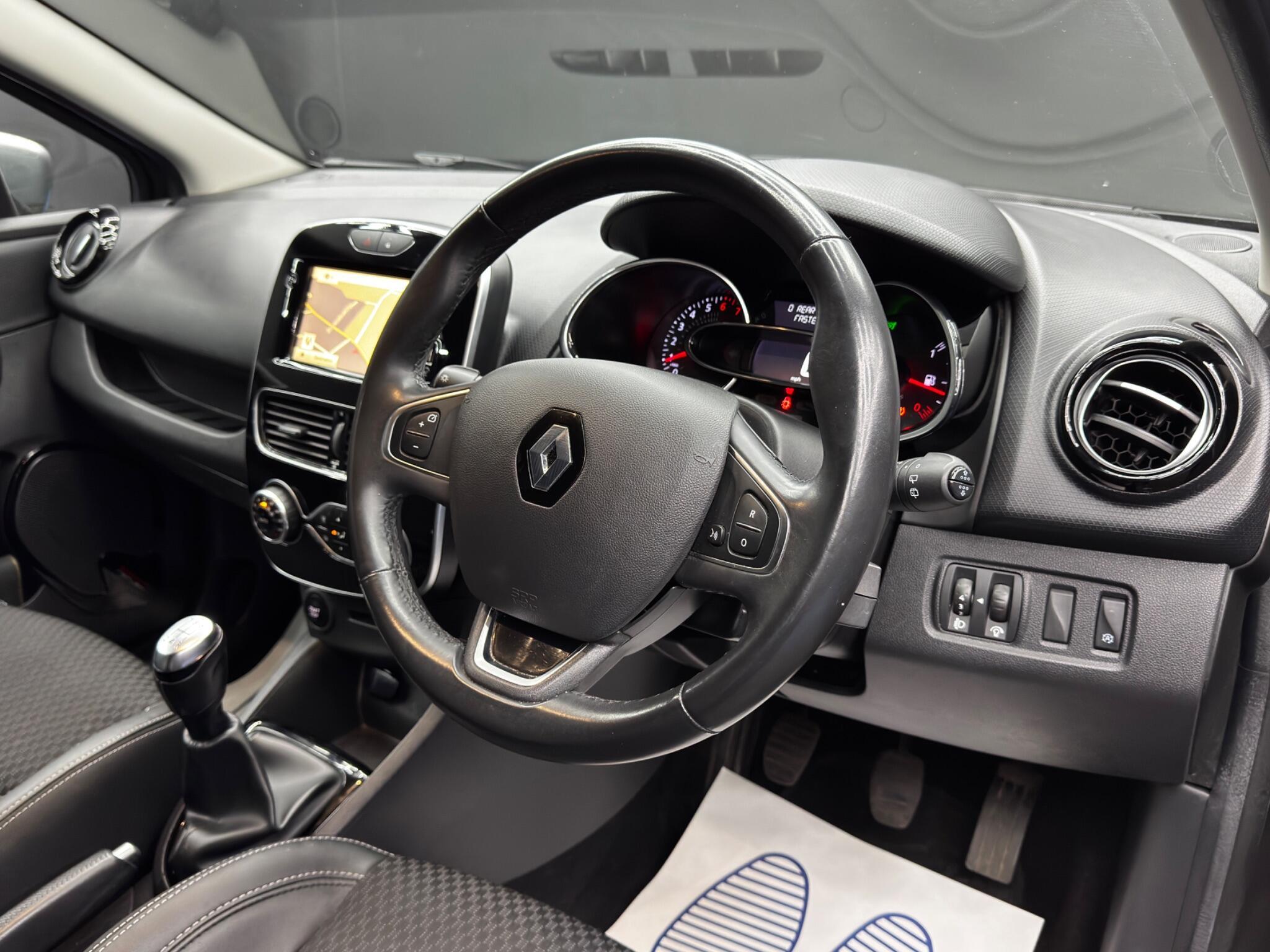 Renault Clio - Image 9