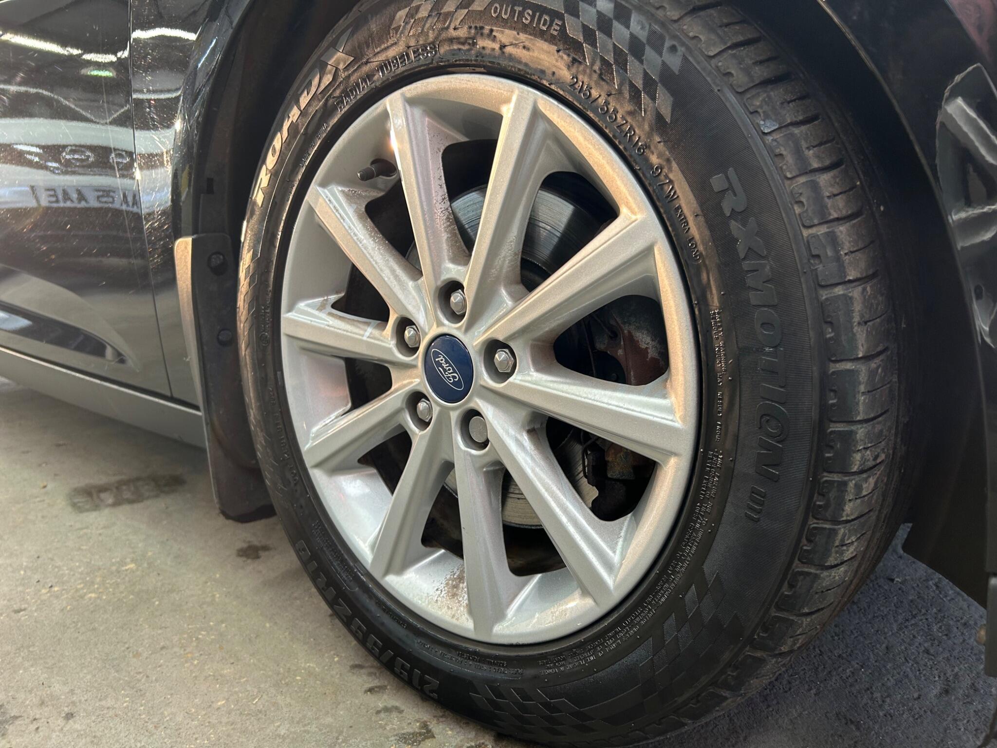 Ford Focus - Image 32