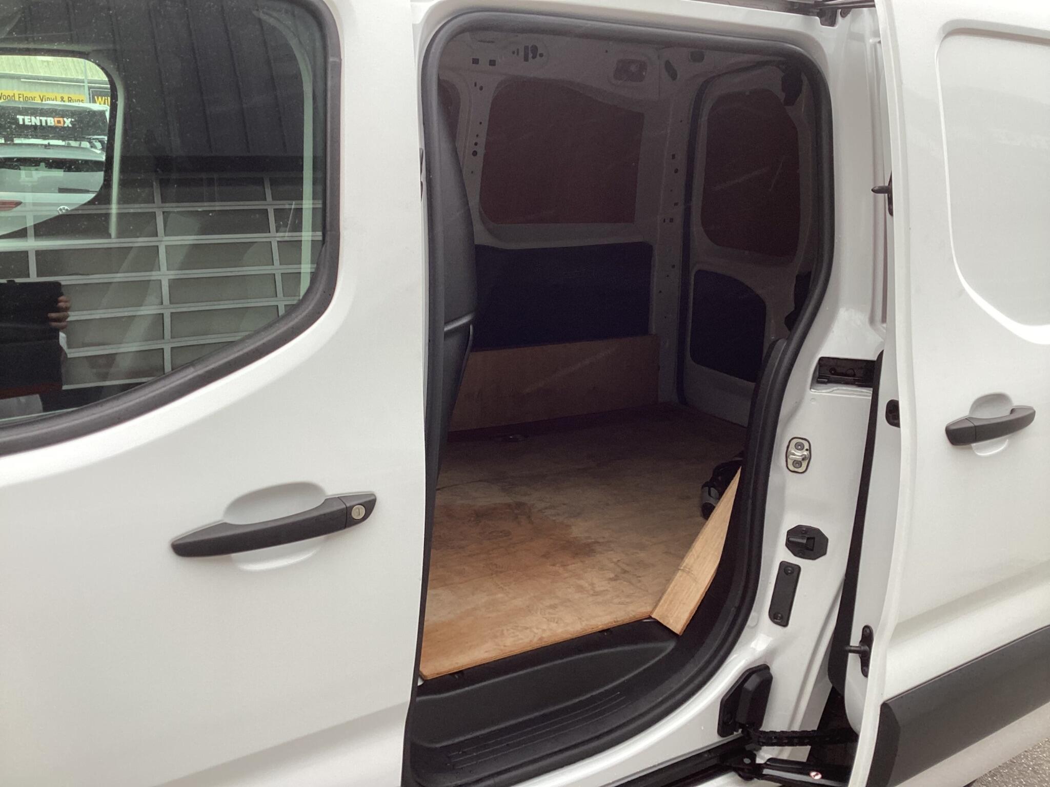 Peugeot e-Partner - Image 11