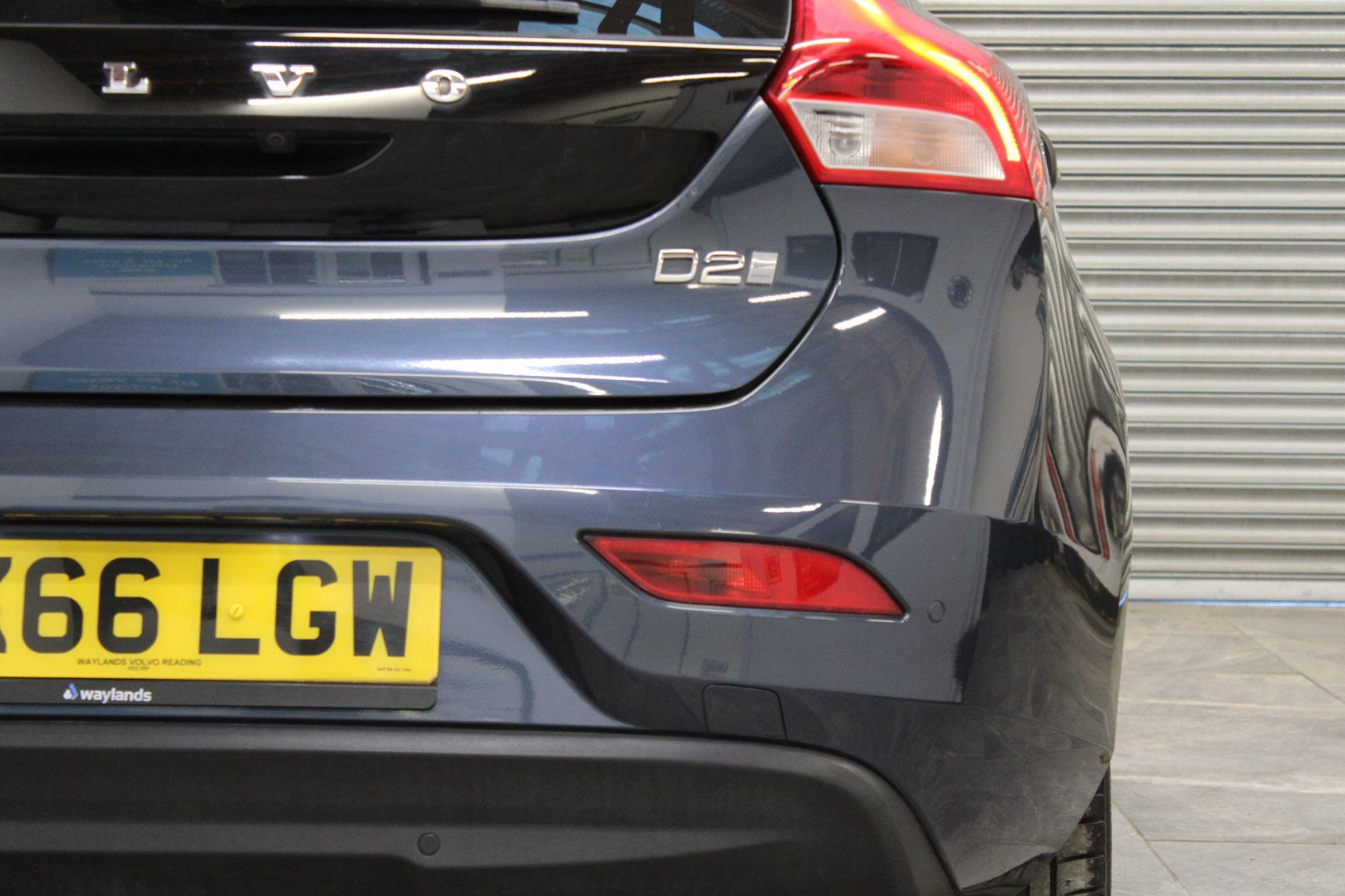 Volvo V40 - Image 14
