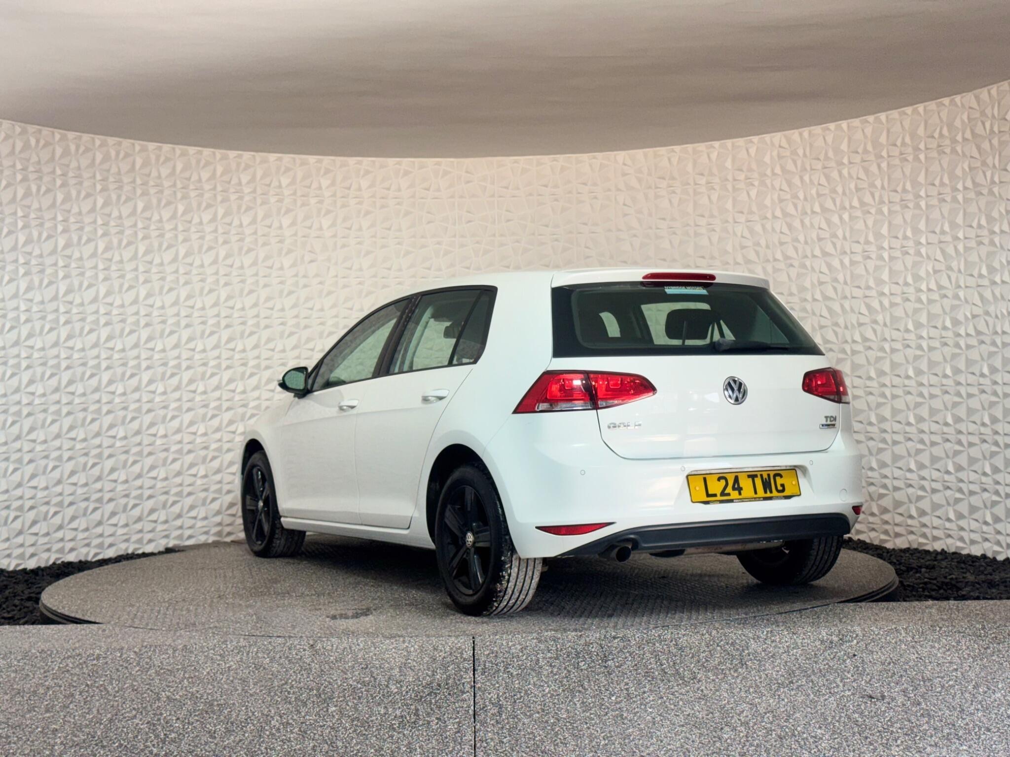 Volkswagen Golf - Image 12