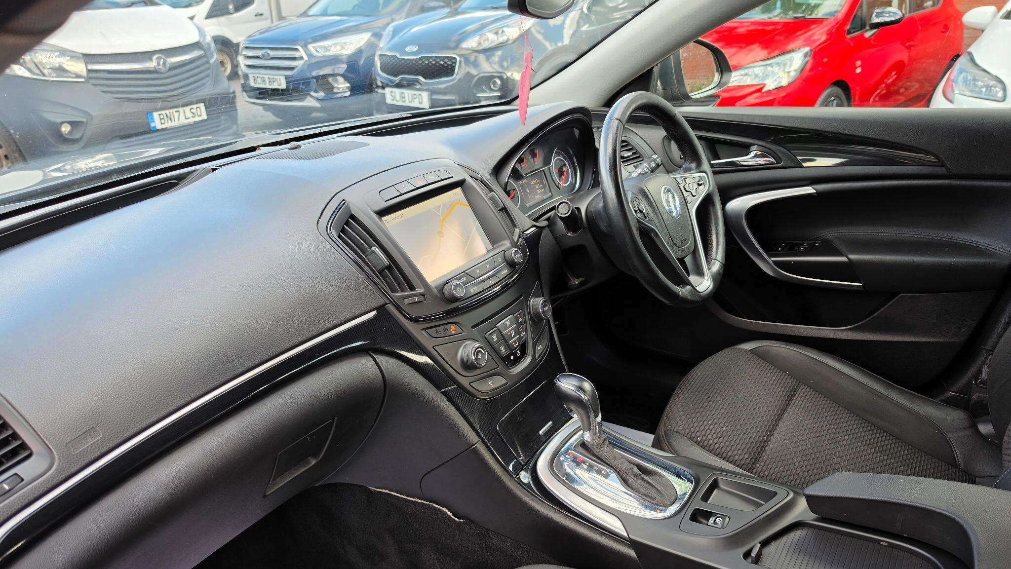 Vauxhall Insignia - Image 11