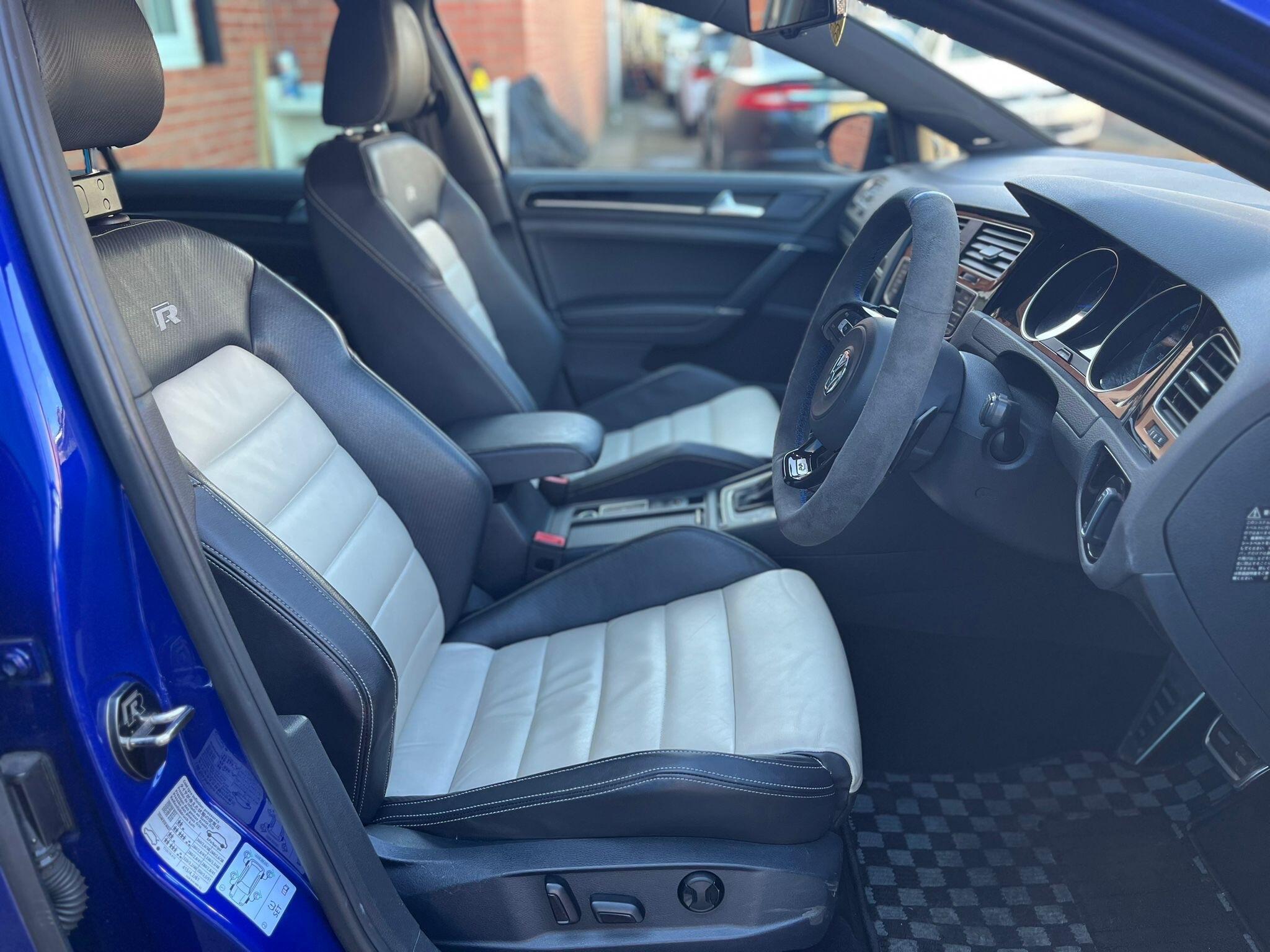 Volkswagen Golf - Image 35